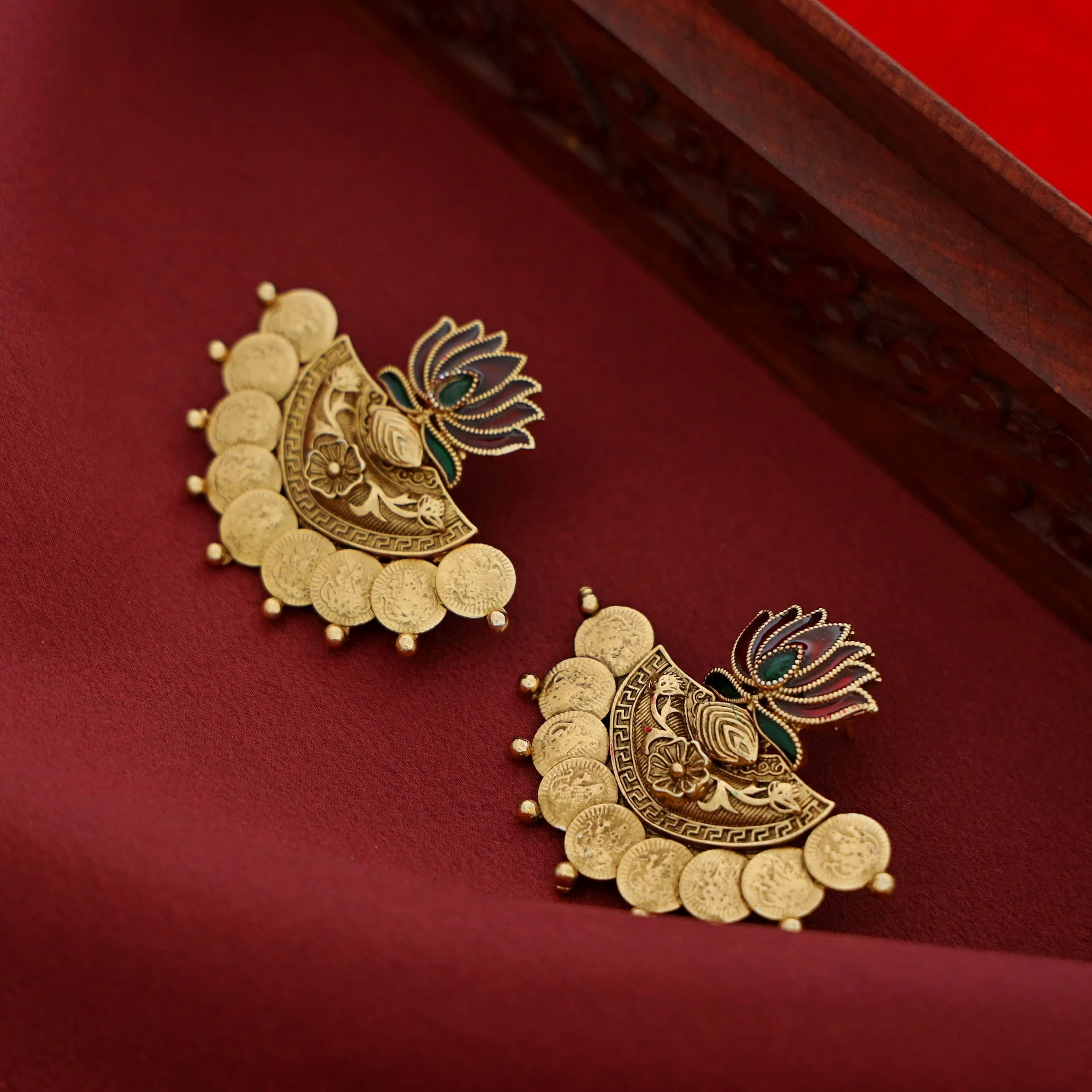 Advaita Lotus Kashi Earring - Image 3