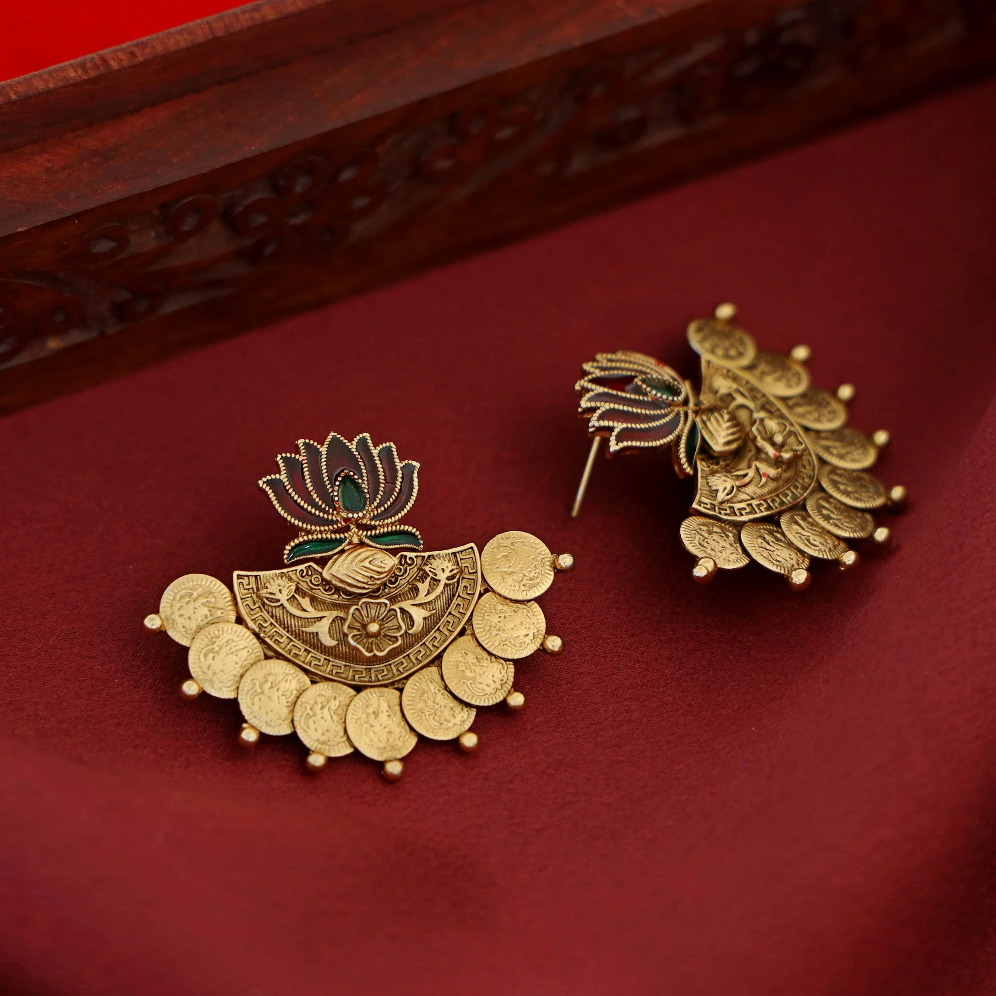 Advaita Lotus Kashi Earring - Image 4