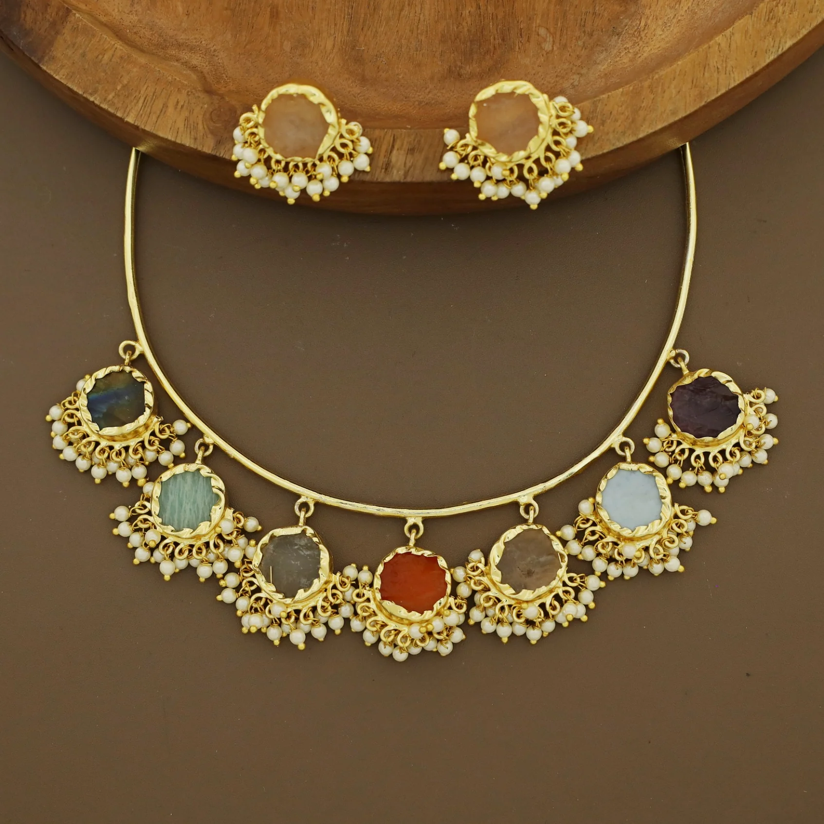 Adya Cluster Pearl Raw Stone Neck Cuff With Earring - Image 3
