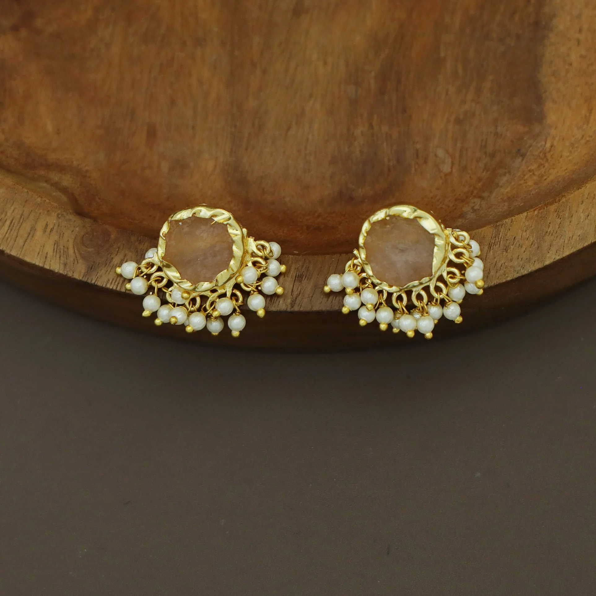 Adya Cluster Pearl Raw Stone Neck Cuff With Earring - Image 5