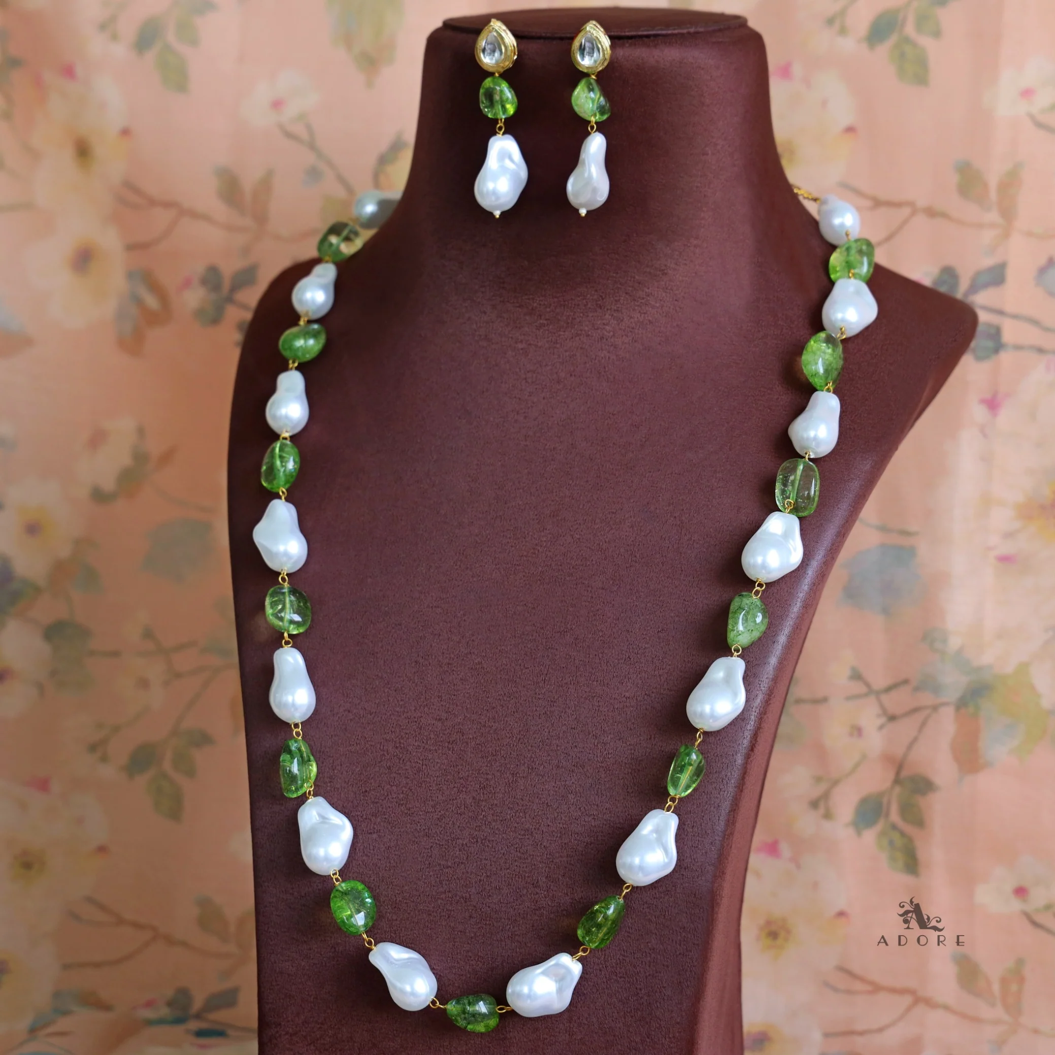 Aganya Baroque Kundan Long Neckpiece with Earring - Image 4