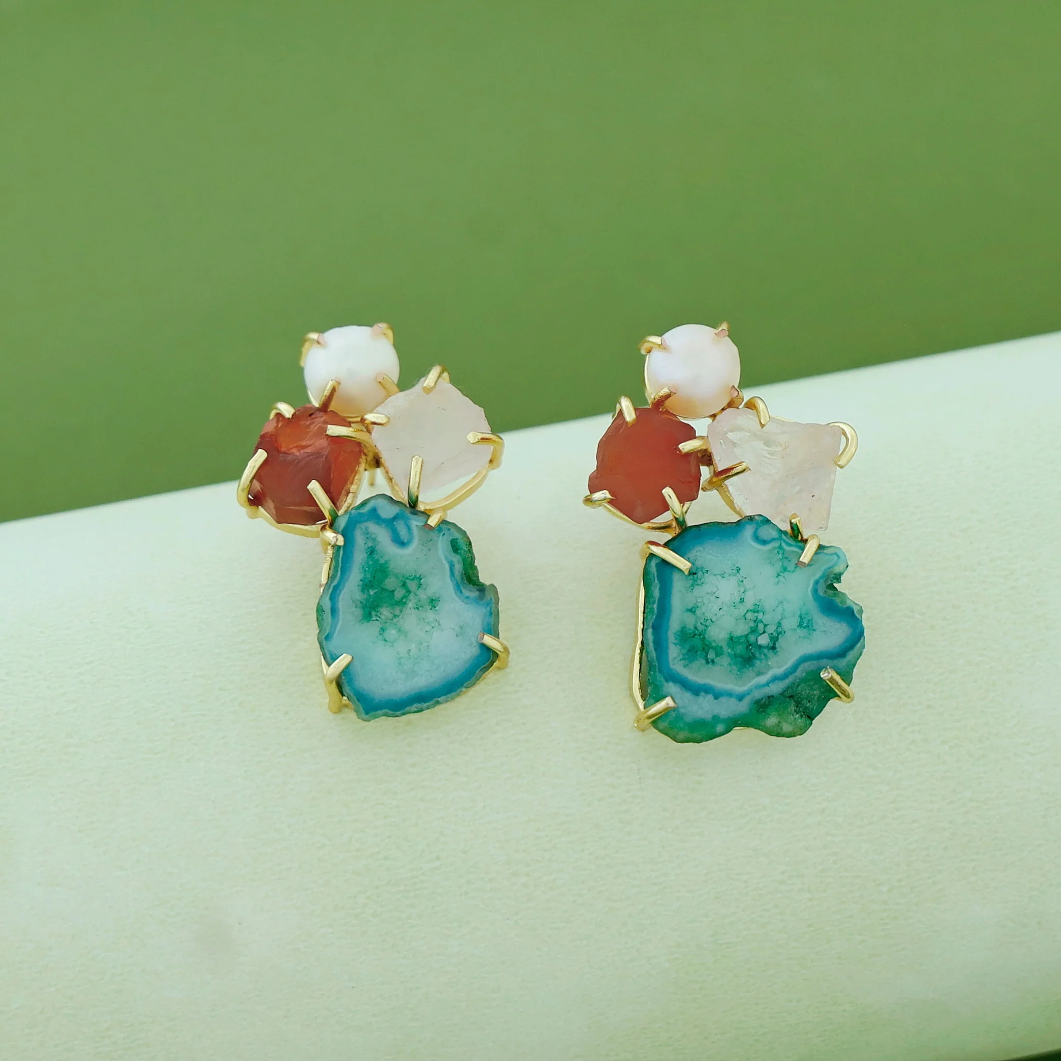Agate Raw Stone + Pearl Earring - Image 7