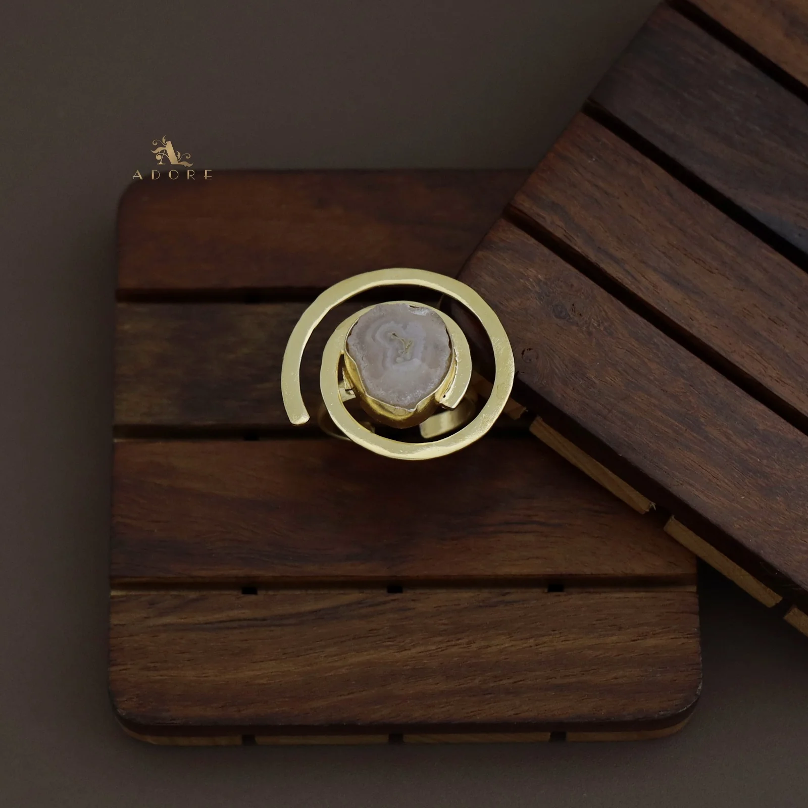 Agate Single Stone Spiral Golden Ring - Image 3