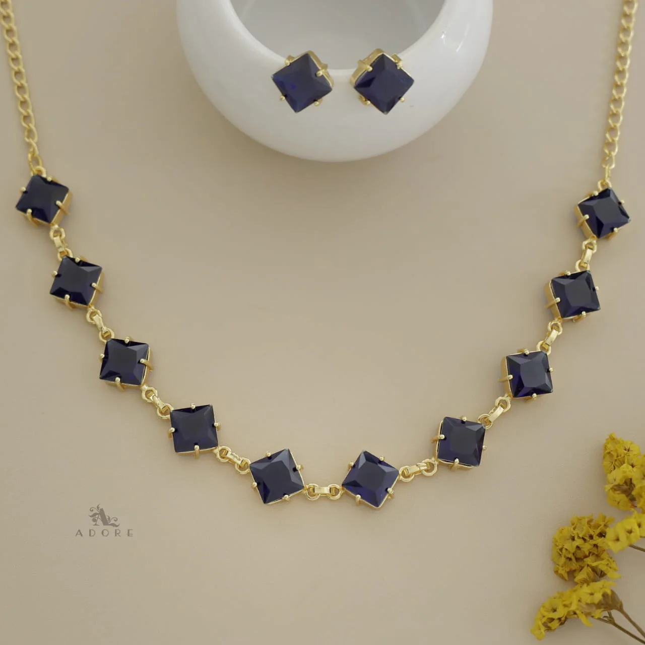 Agnetha Square Glossy Short Neckpiece With Stud - Image 11