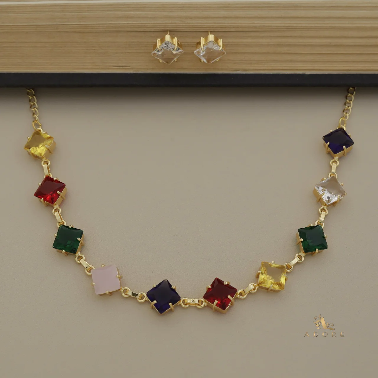 Agnetha Square Glossy Short Neckpiece With Stud - Image 3