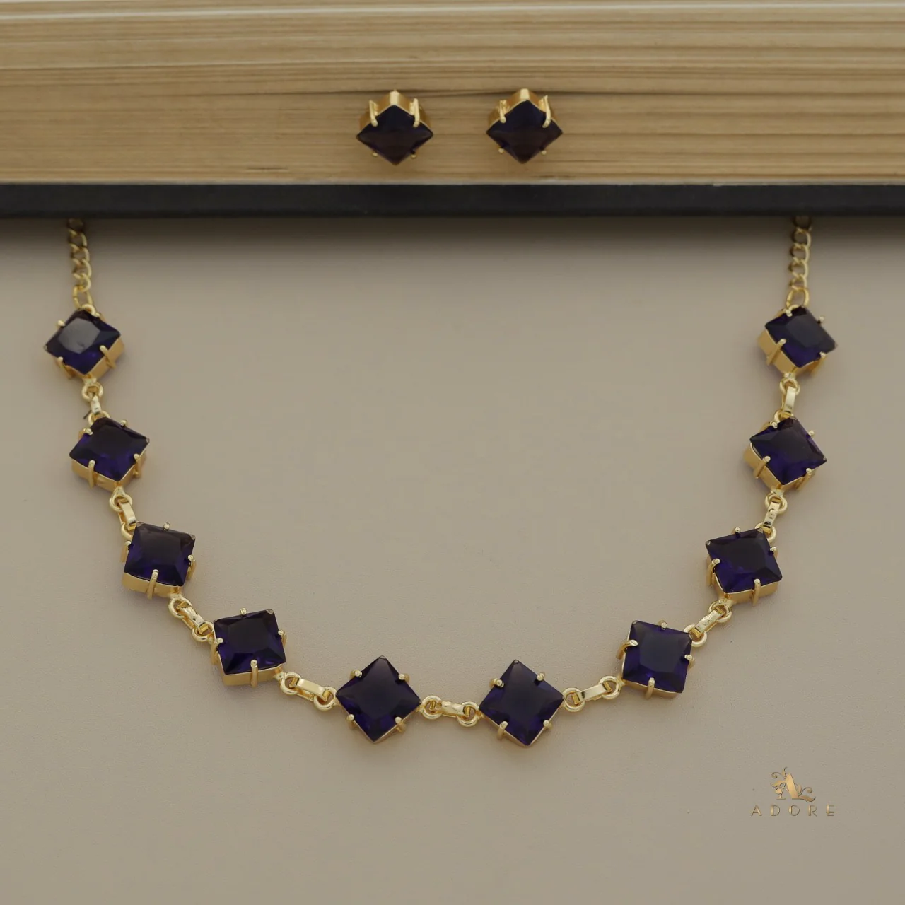 Agnetha Square Glossy Short Neckpiece With Stud - Image 5