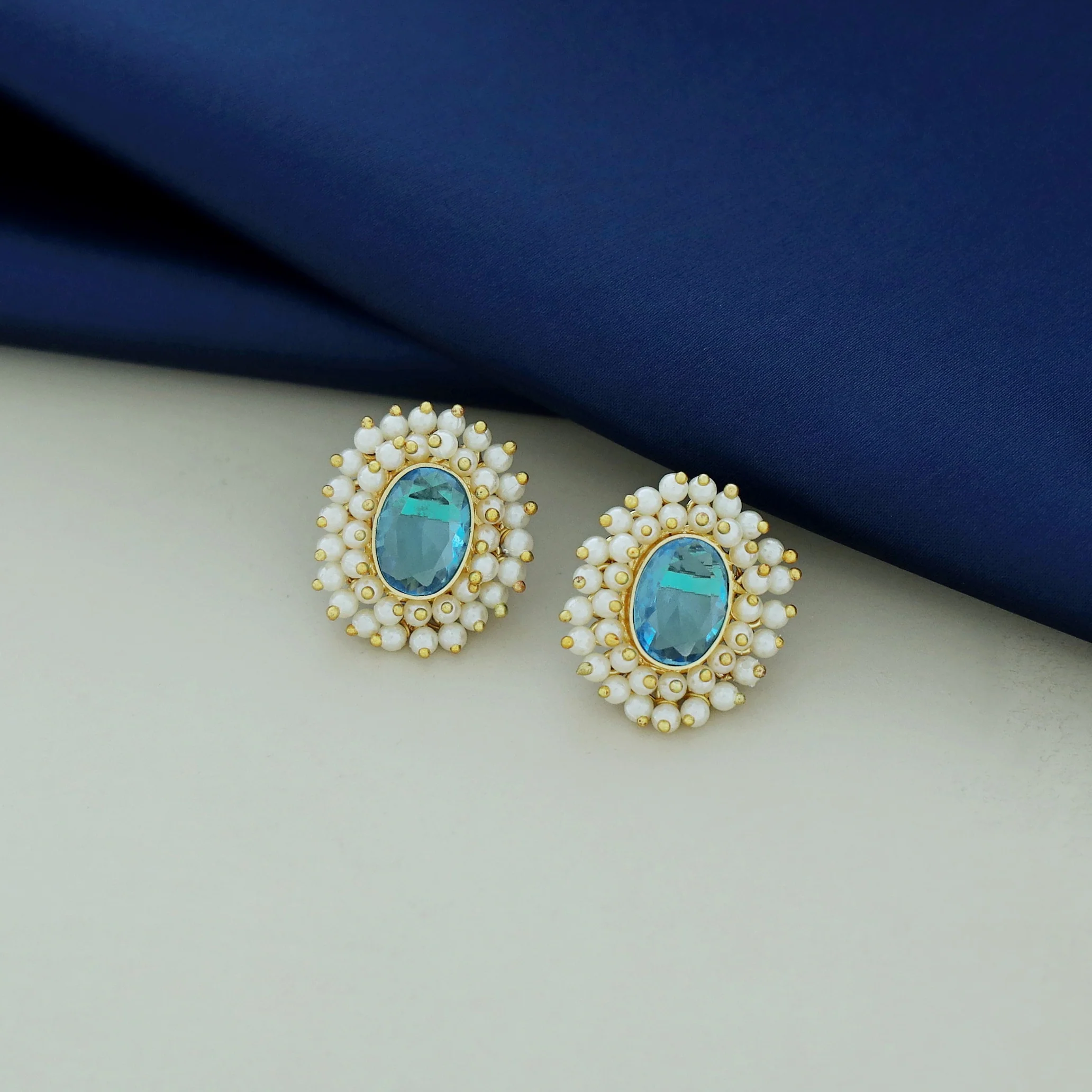 Ahelia Glossy Oval Cluster Pearl Earring - Image 10