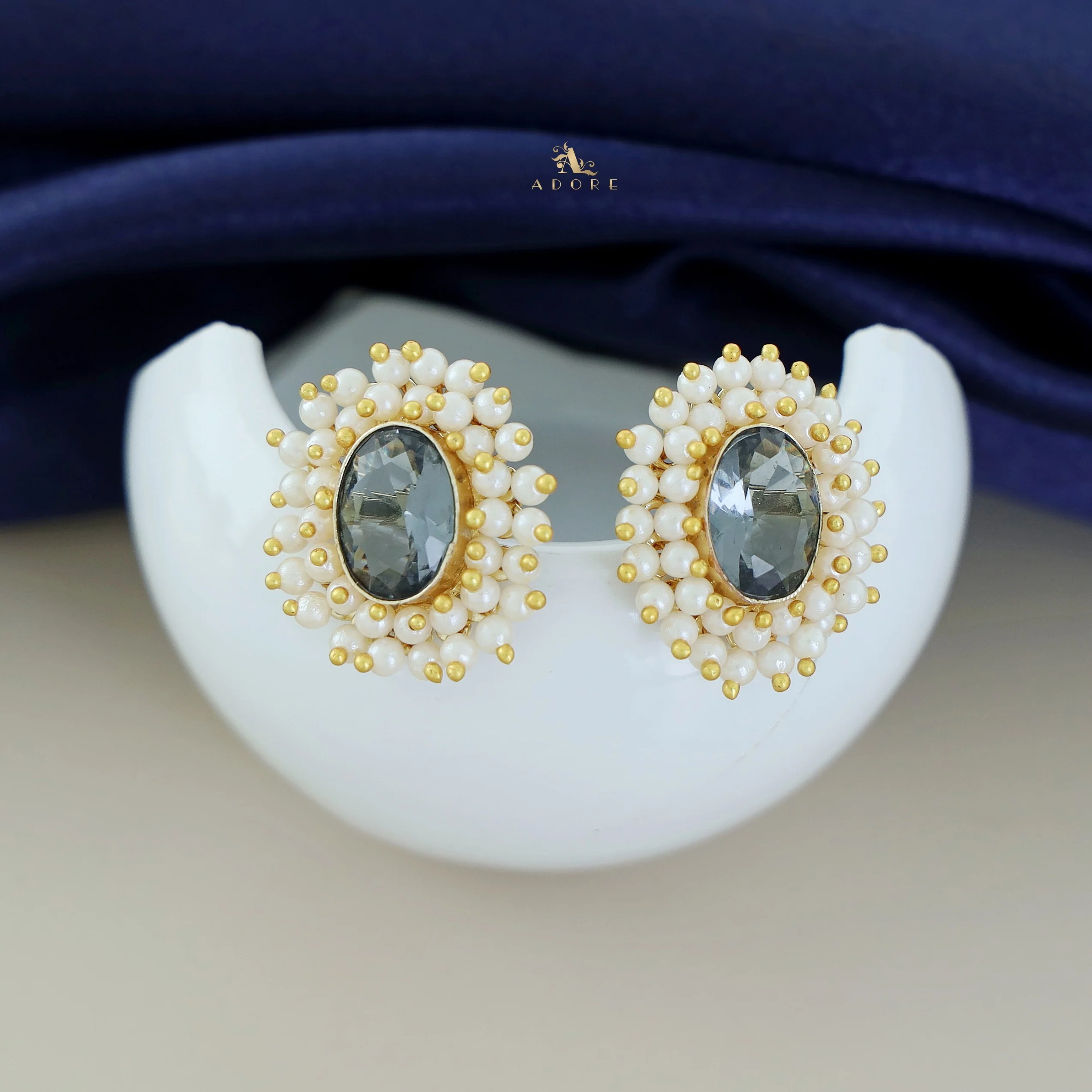 Ahelia Glossy Oval Cluster Pearl Earring - Image 30