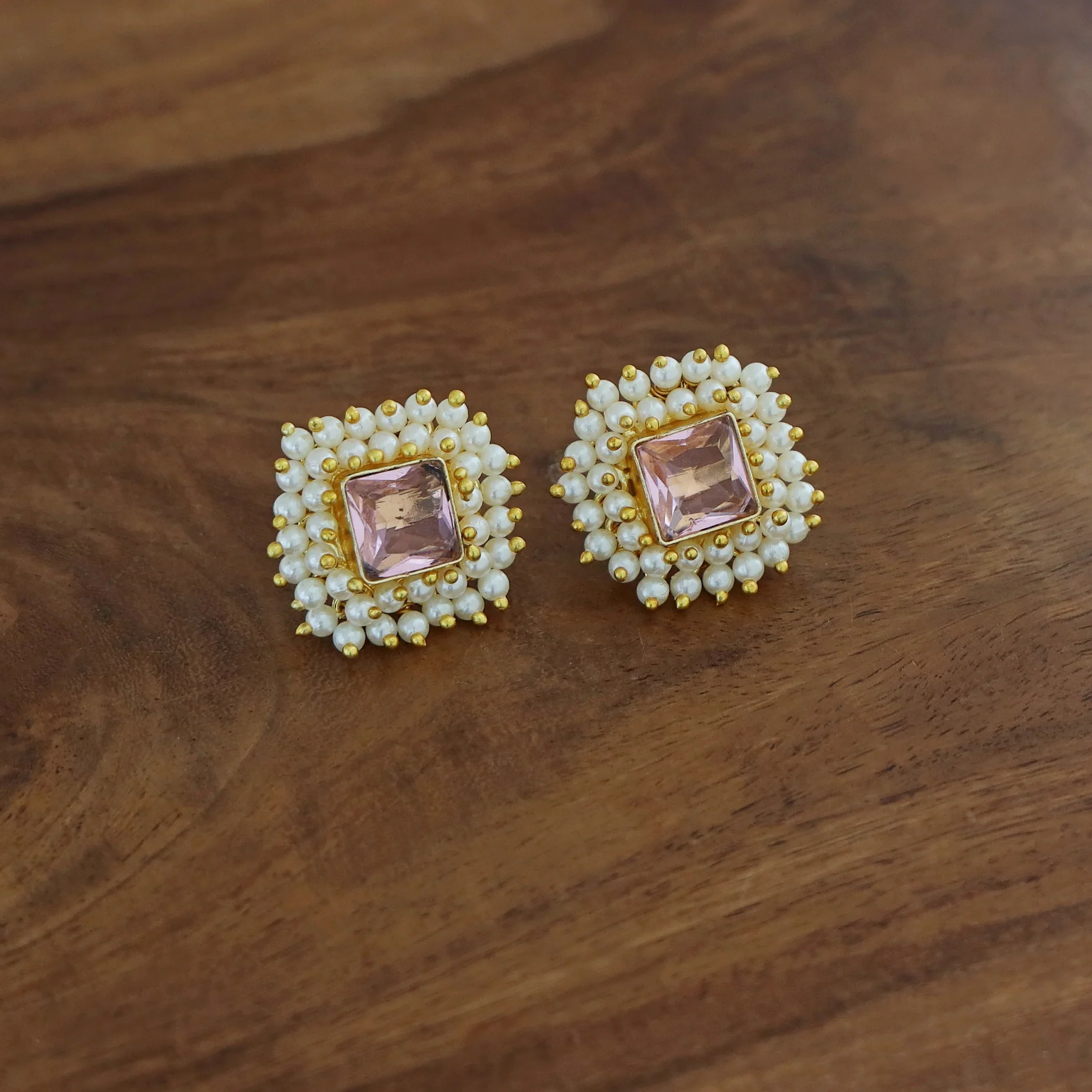 Ahelia Glossy Square Cluster Pearl Earring - Image 11