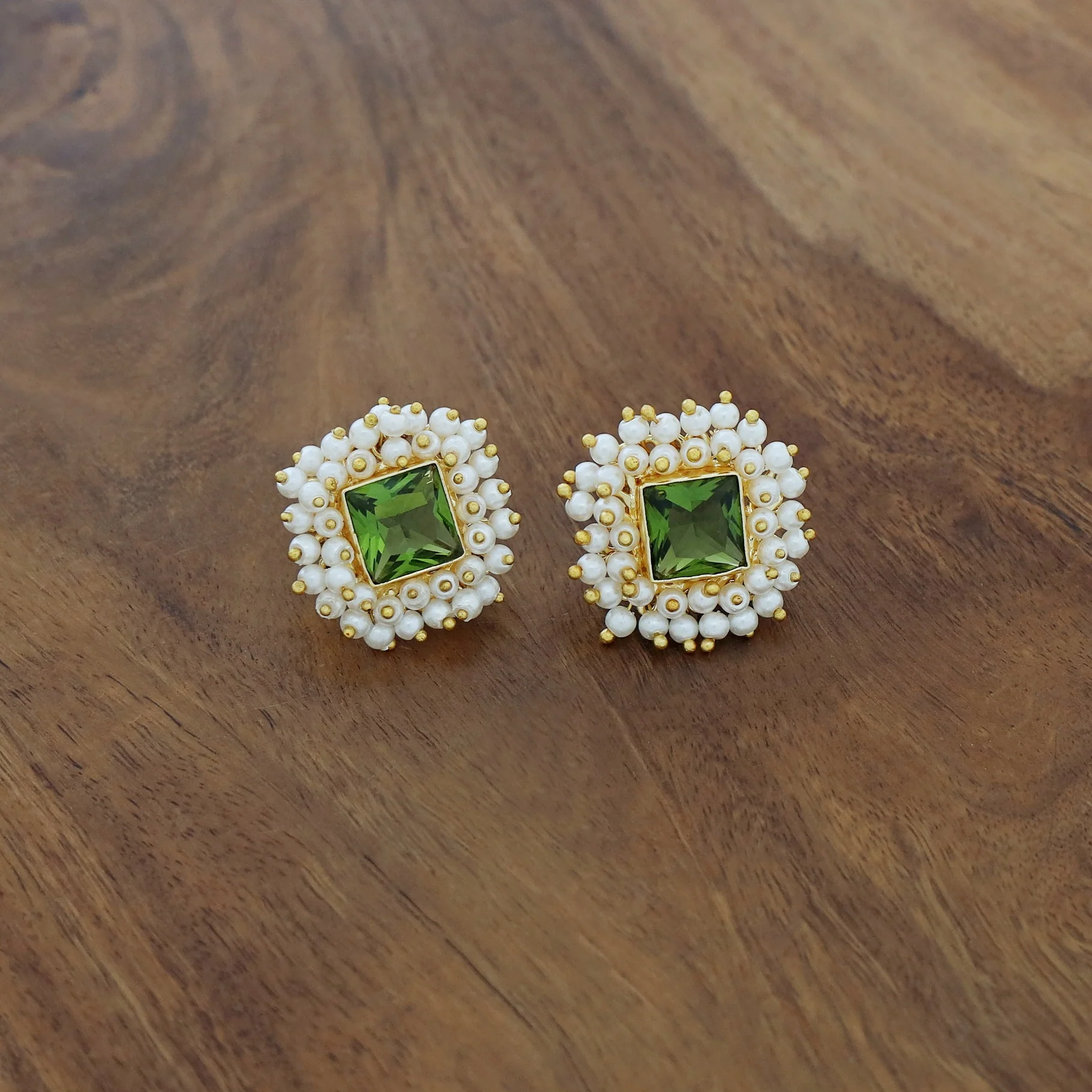 Ahelia Glossy Square Cluster Pearl Earring - Image 13
