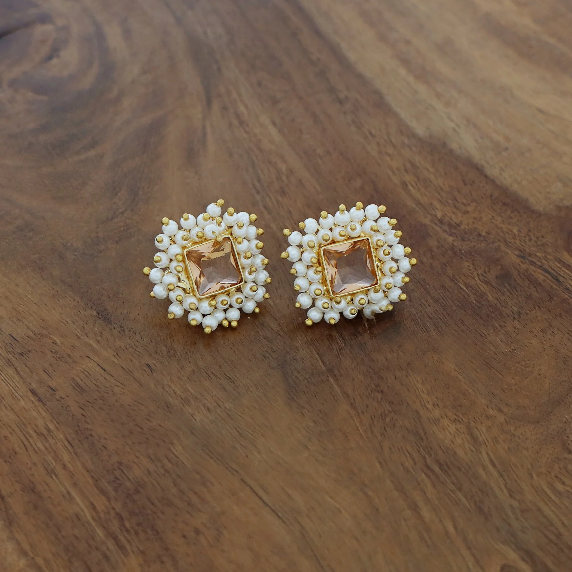 Ahelia Glossy Square Cluster Pearl Earring - Image 14
