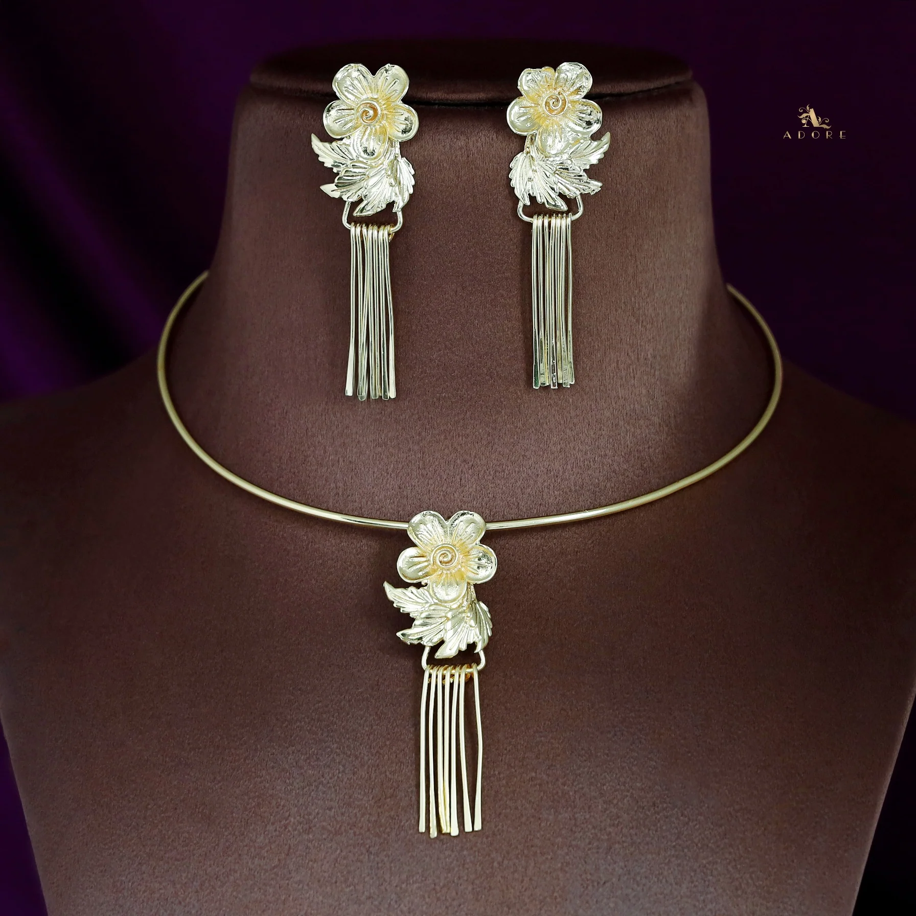 Ahelia Golden Flower Neck Cuff With Earring - Image 2