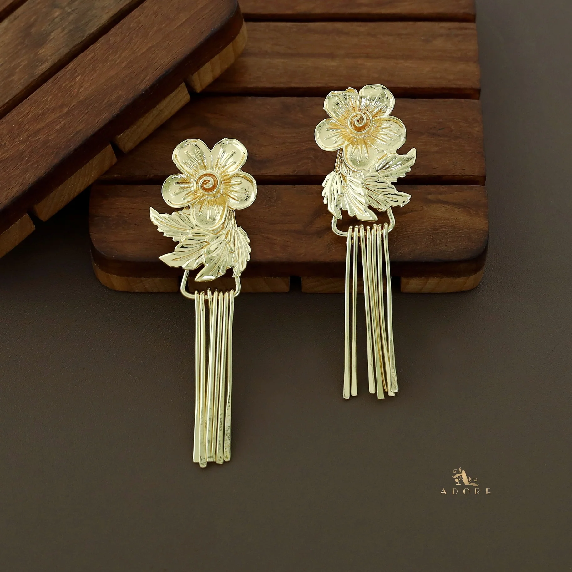 Ahelia Golden Flower Neck Cuff With Earring - Image 3
