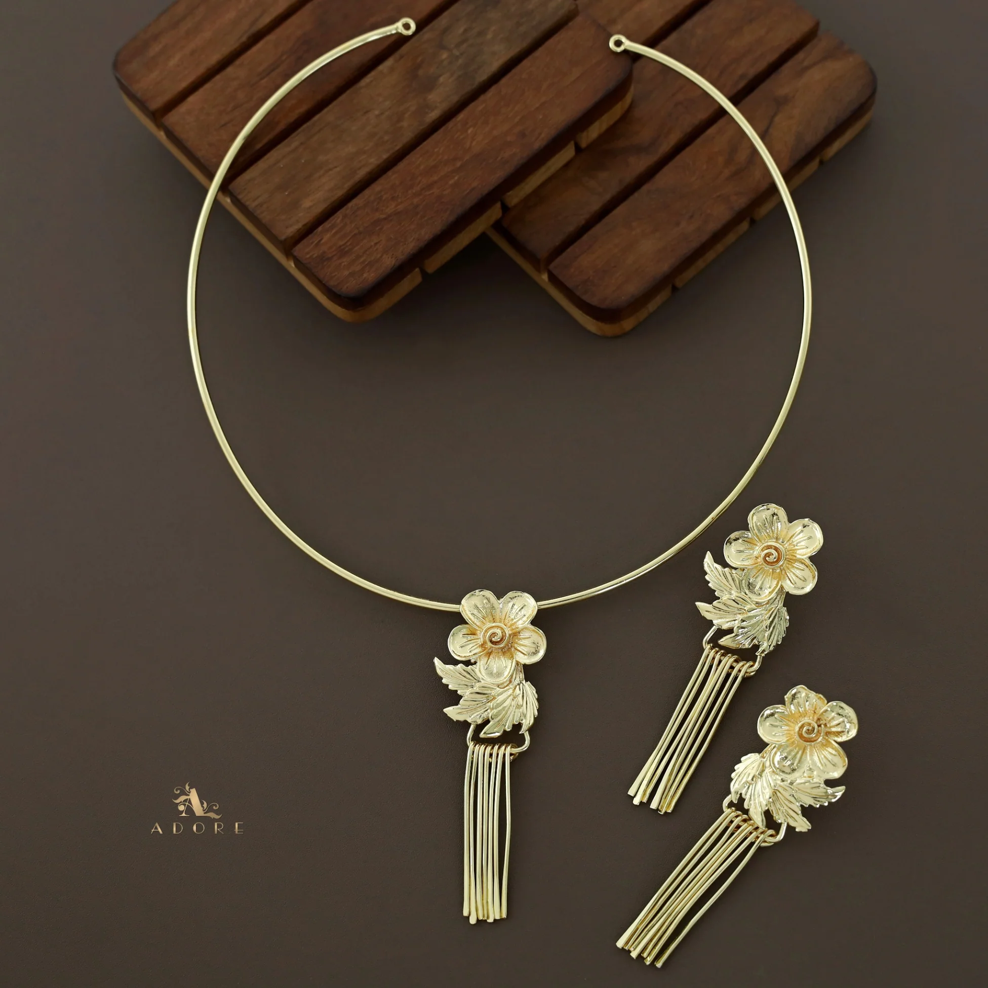 Ahelia Golden Flower Neck Cuff With Earring - Image 5