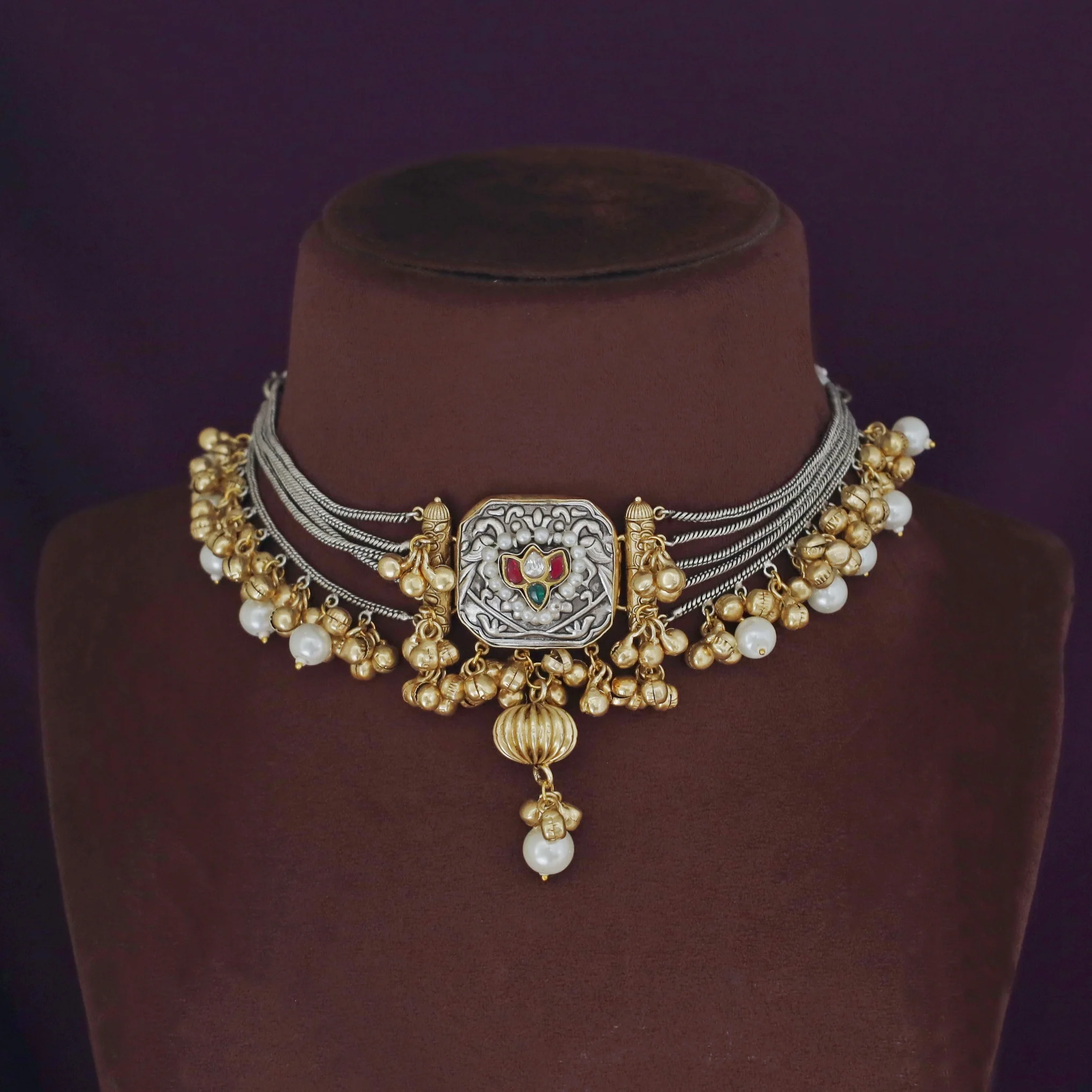 Ahima Ghungroo Dual Tone Jadau Kundan Choker With Earring - Image 3