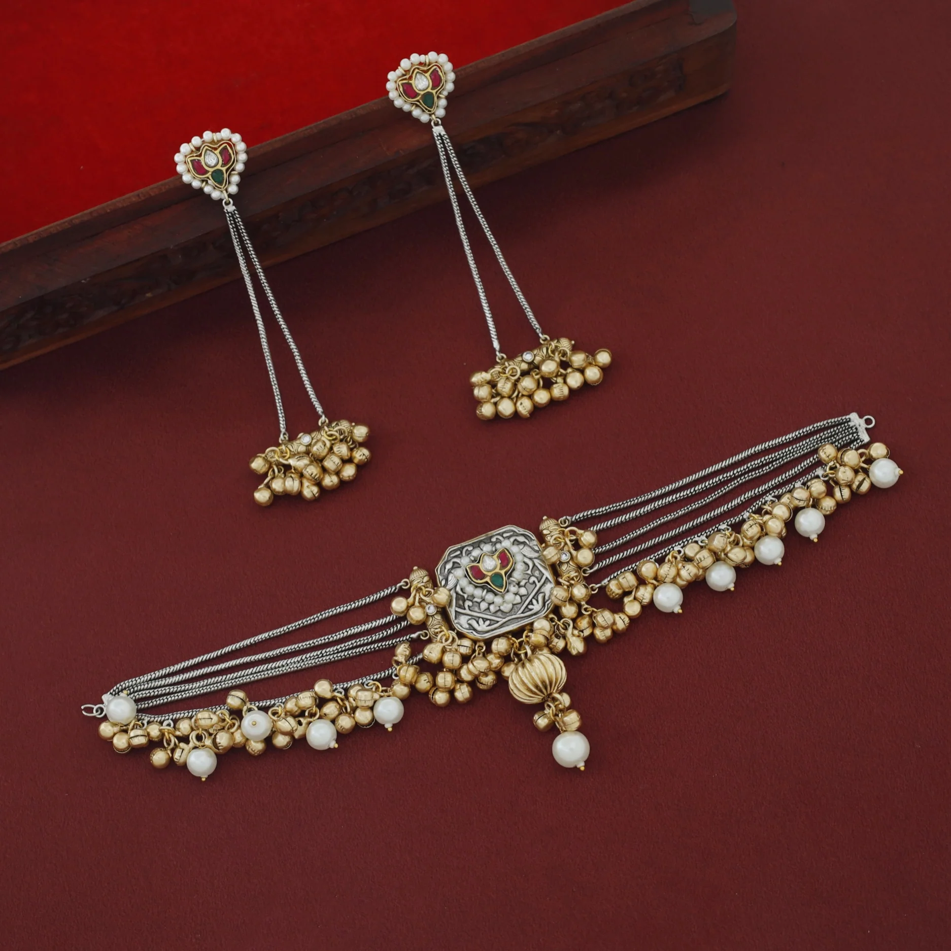 Ahima Ghungroo Dual Tone Jadau Kundan Choker With Earring - Image 4
