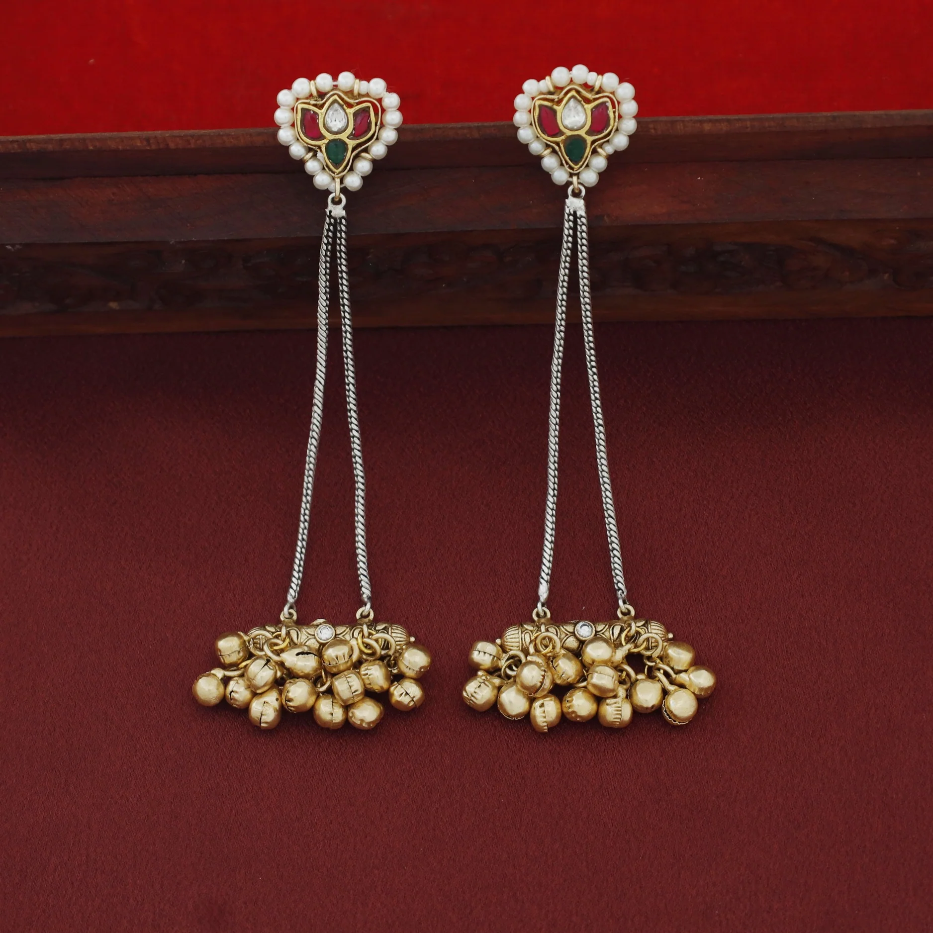 Ahima Ghungroo Dual Tone Jadau Kundan Choker With Earring - Image 5