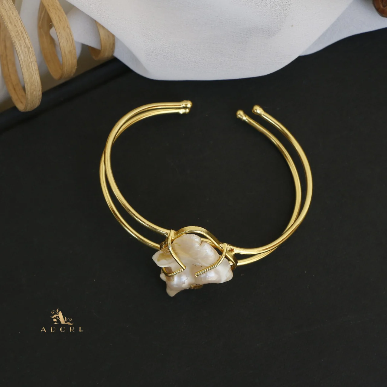 Ailine Golden Baroque Bracelet - Image 5