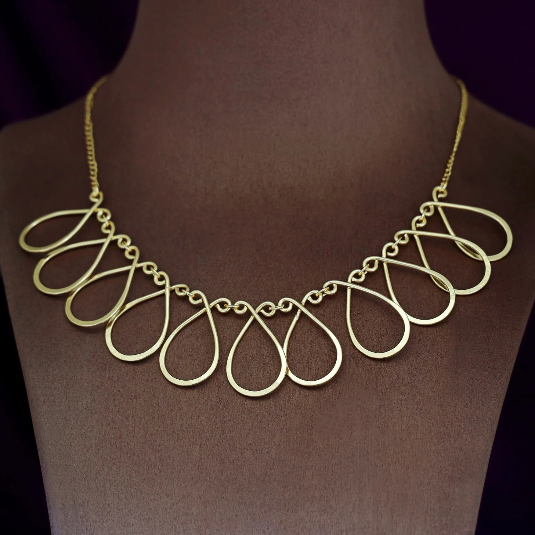 Ainara Golden Drop Neckpiece - Image 2