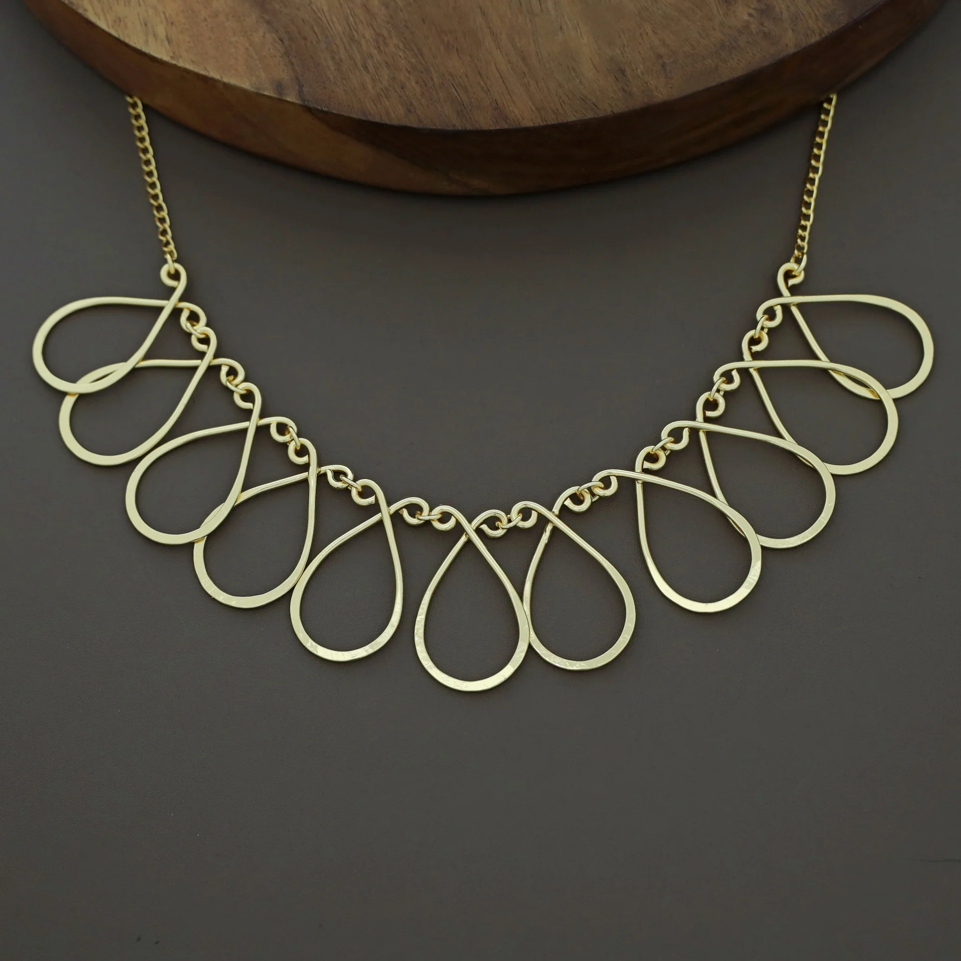 Ainara Golden Drop Neckpiece - Image 3