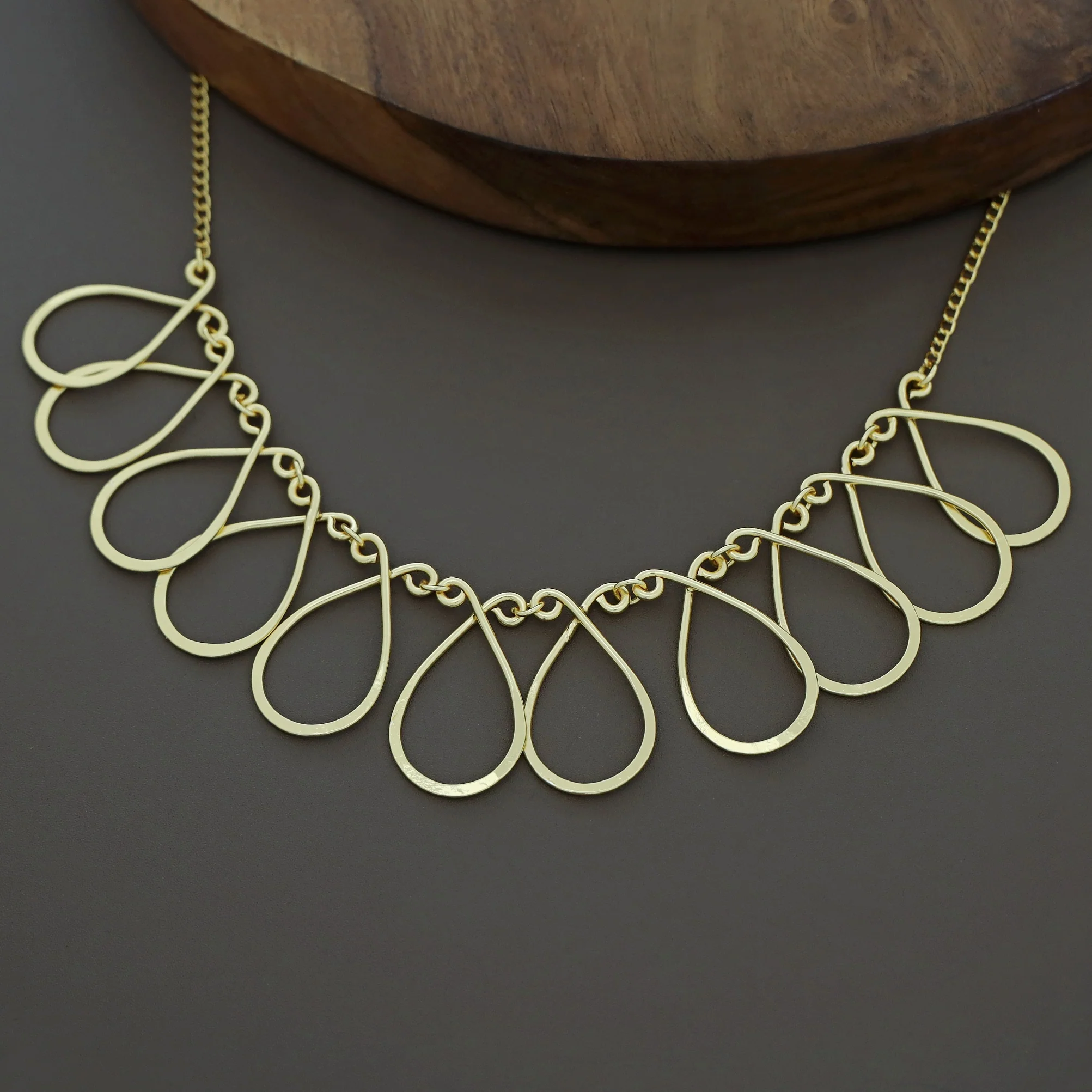 Ainara Golden Drop Neckpiece - Image 4