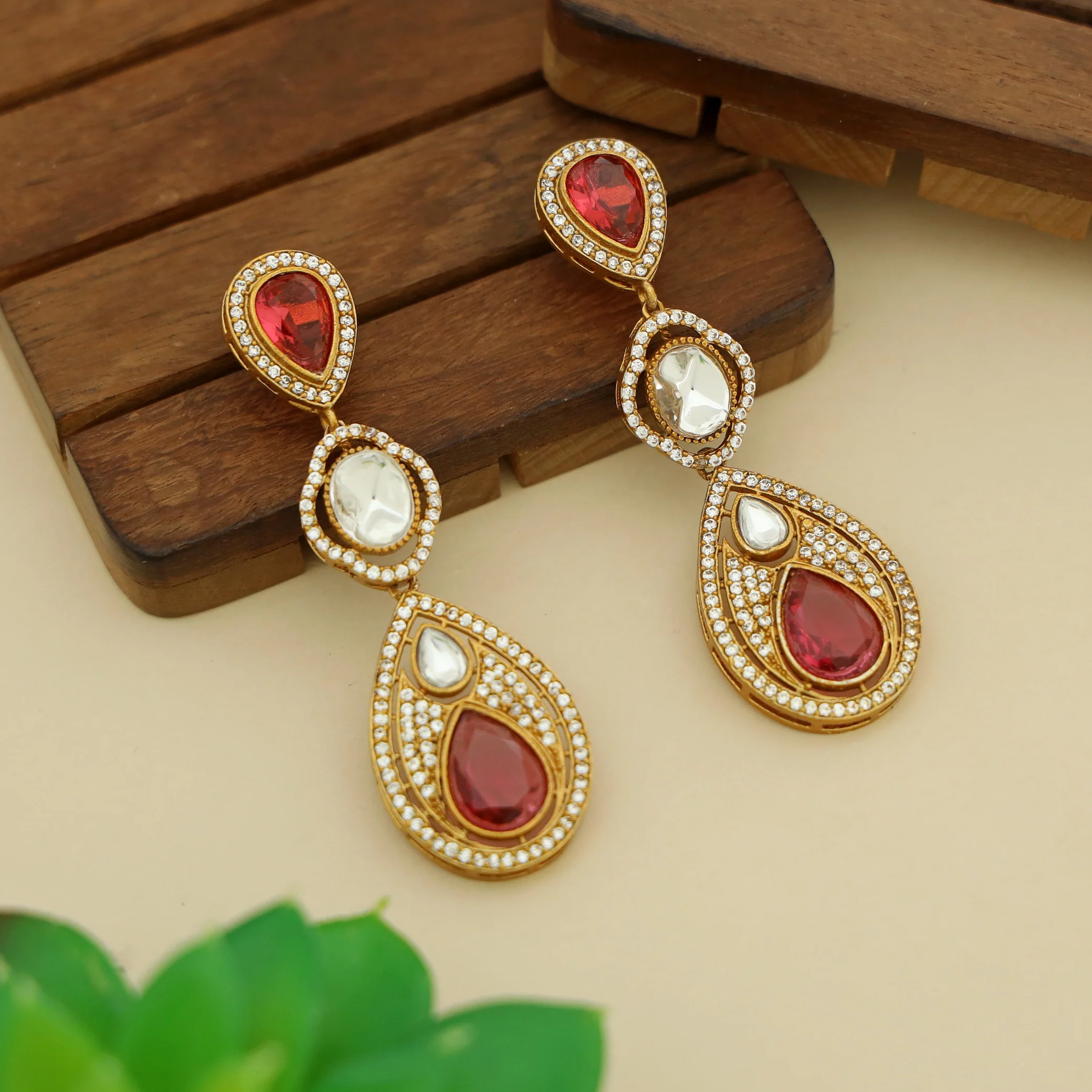 Airavi Glossy Stone Kundan Earring - Image 10