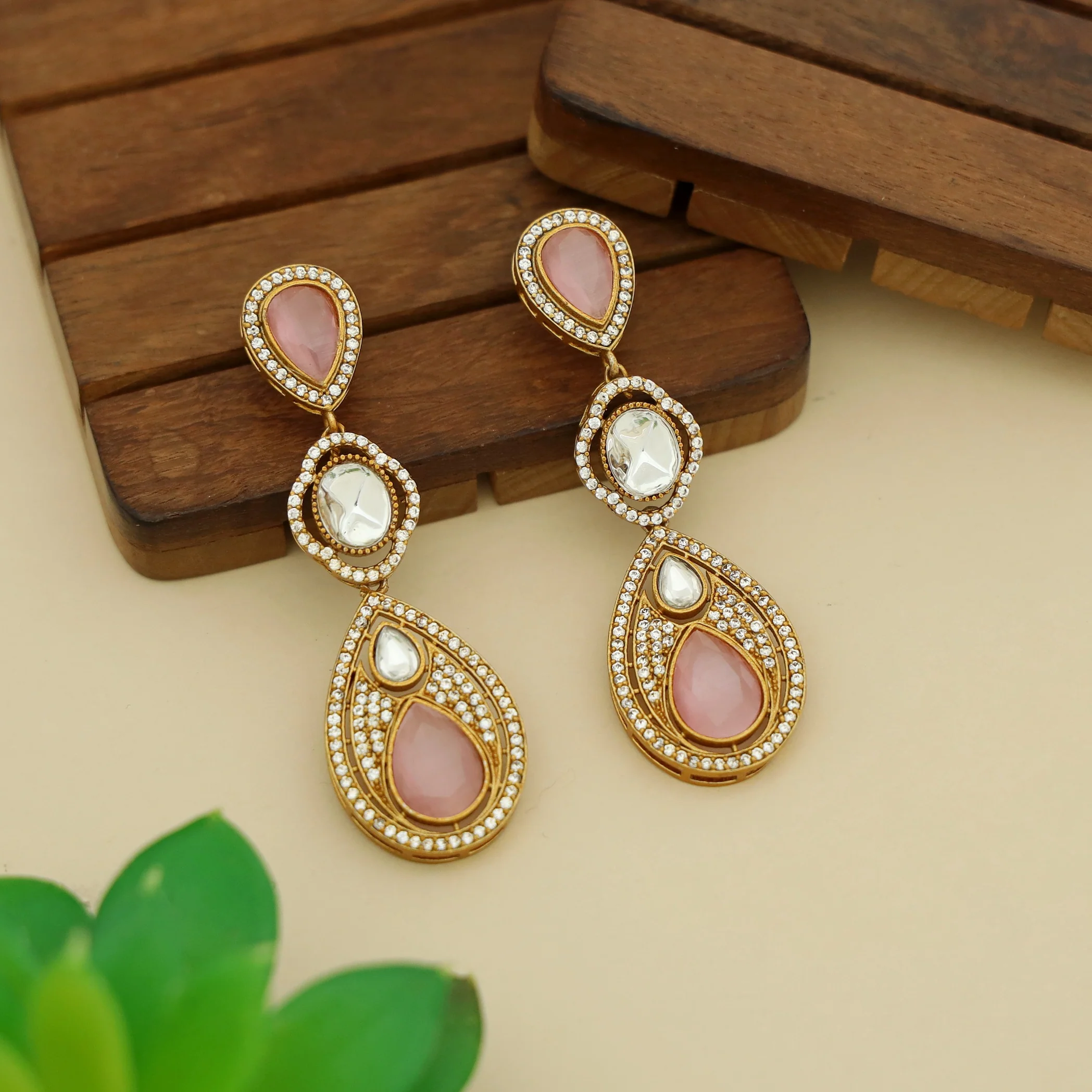 Airavi Glossy Stone Kundan Earring - Image 11