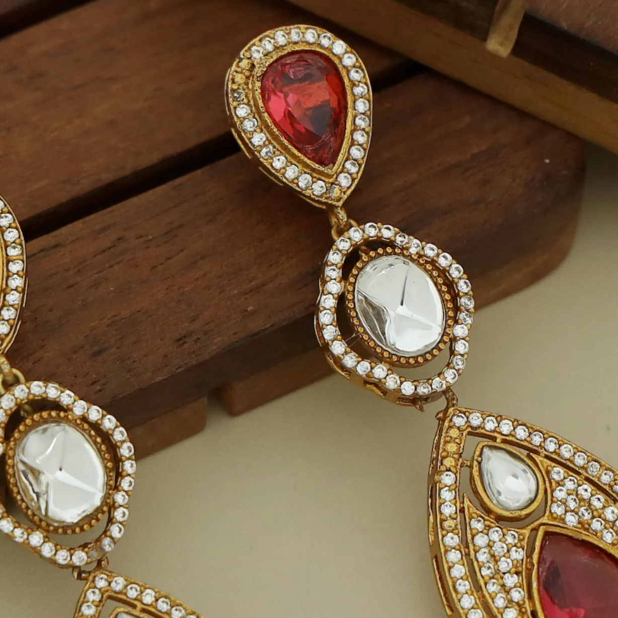 Airavi Glossy Stone Kundan Earring - Image 3