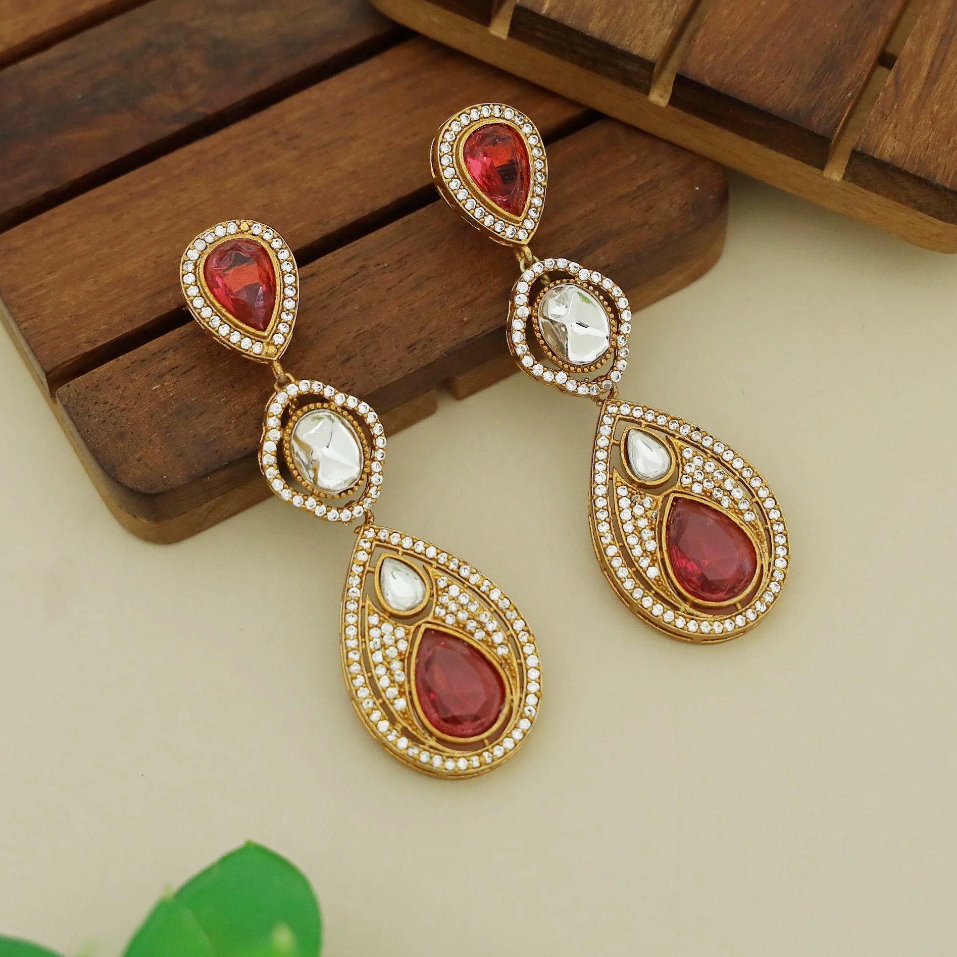 Airavi Glossy Stone Kundan Earring - Image 4