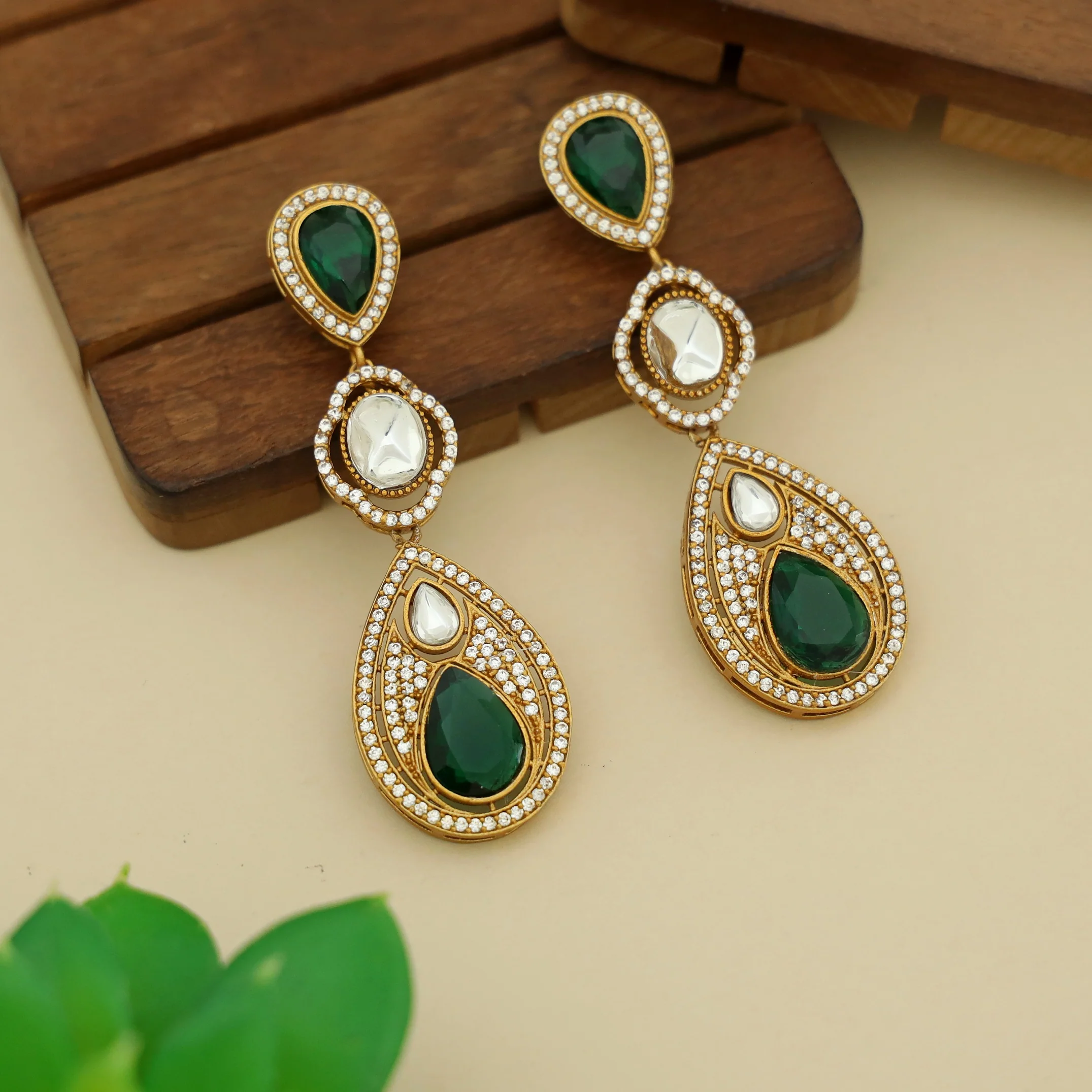 Airavi Glossy Stone Kundan Earring - Image 5
