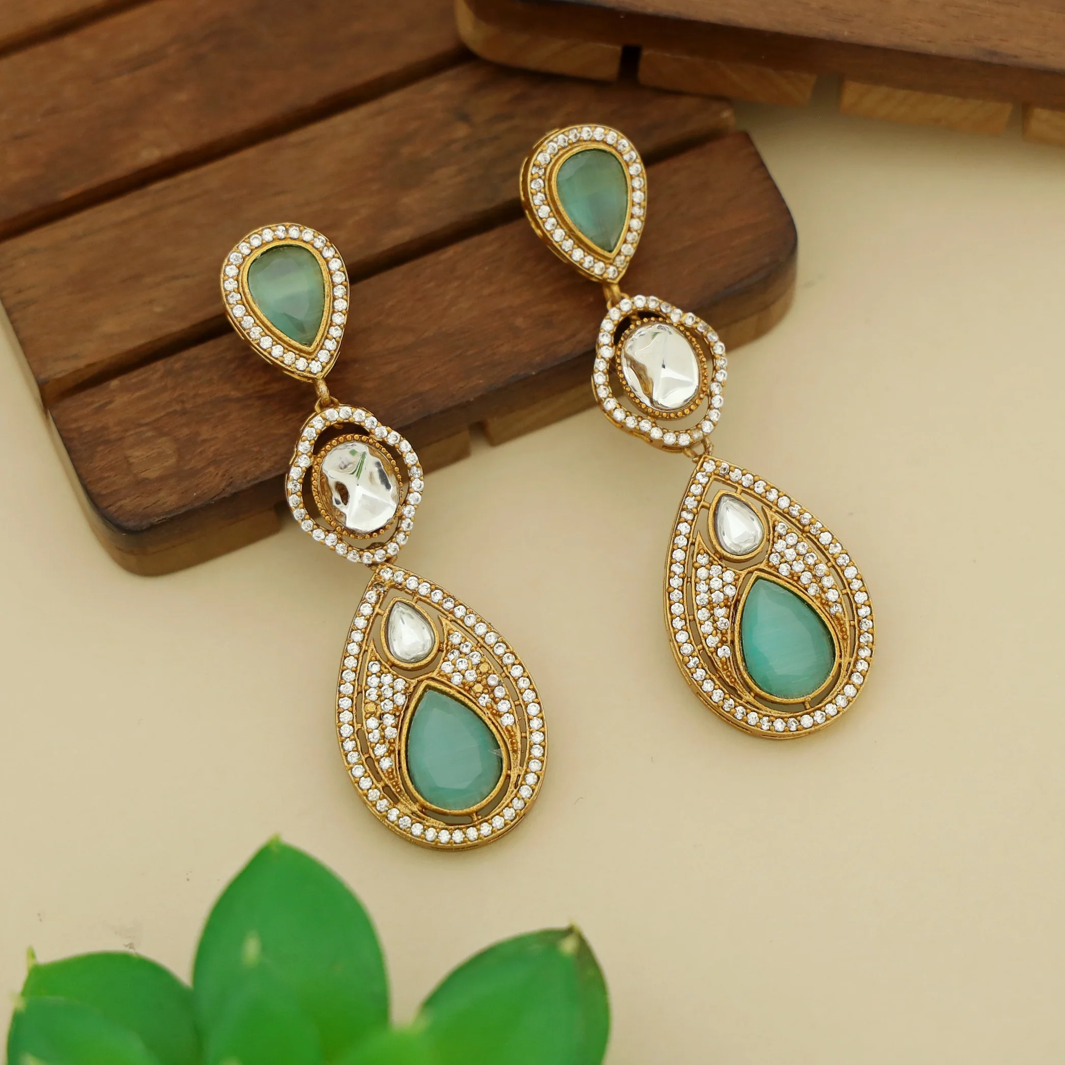 Airavi Glossy Stone Kundan Earring - Image 8