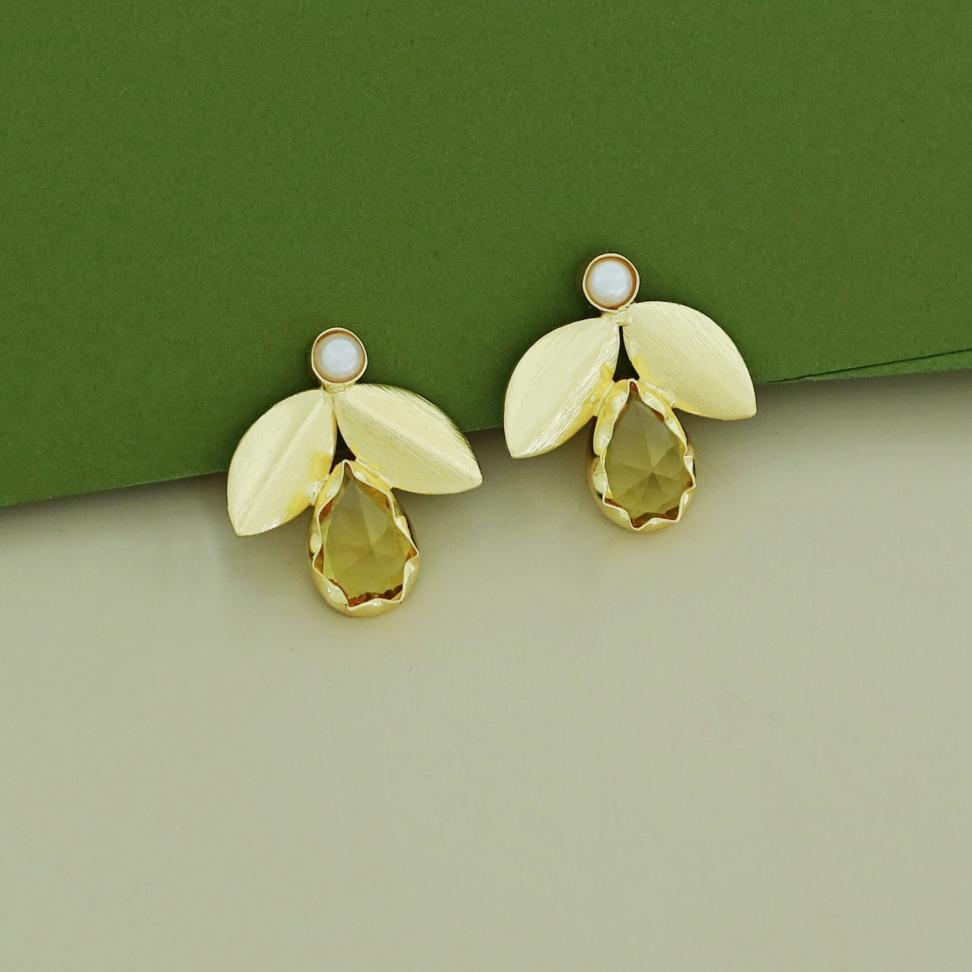 Ajala 2 Fold Leaf Glossy With Pearl Earring - Image 2