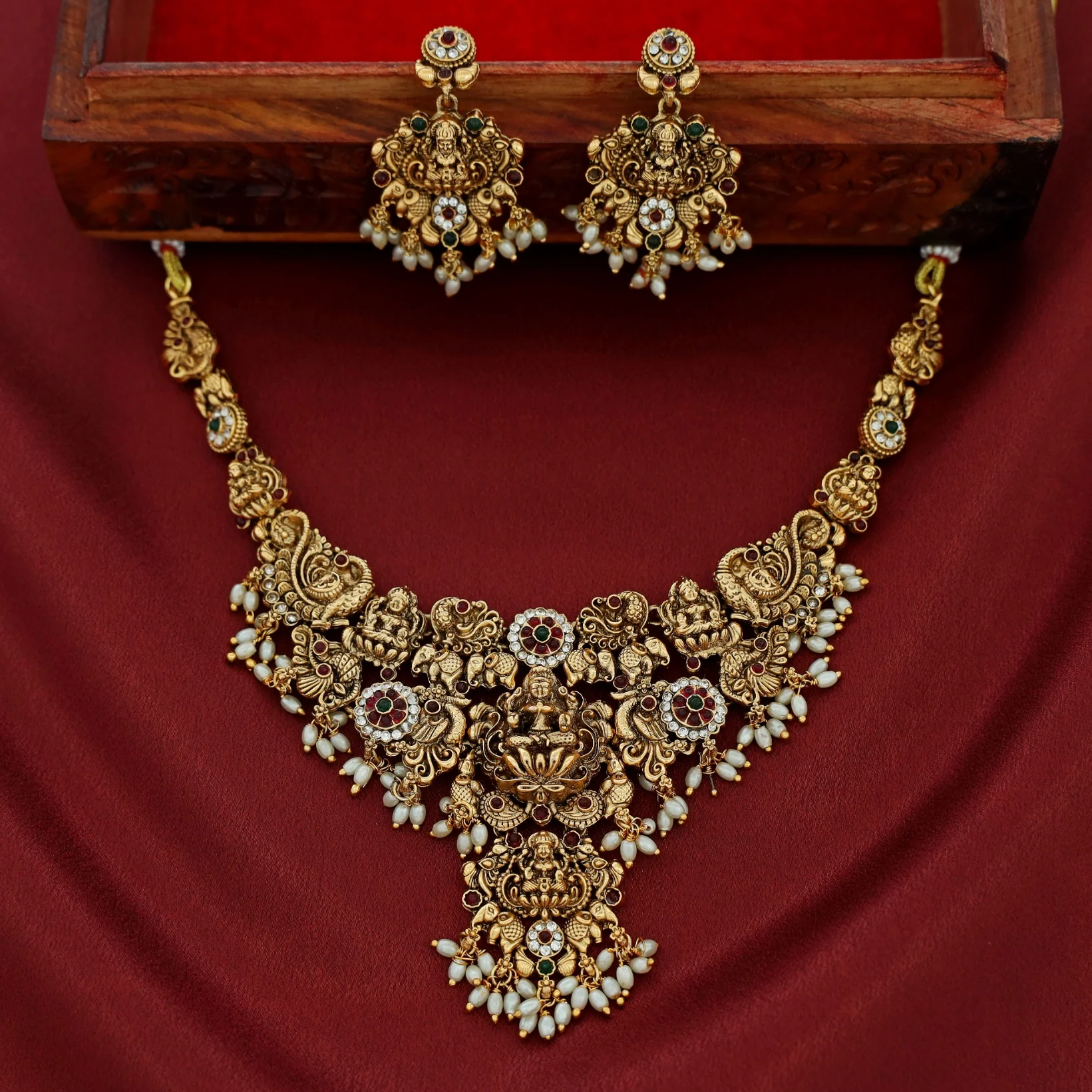 Akilandeswari Mayura Rice Pearl Neckpiece With Earring - Image 4