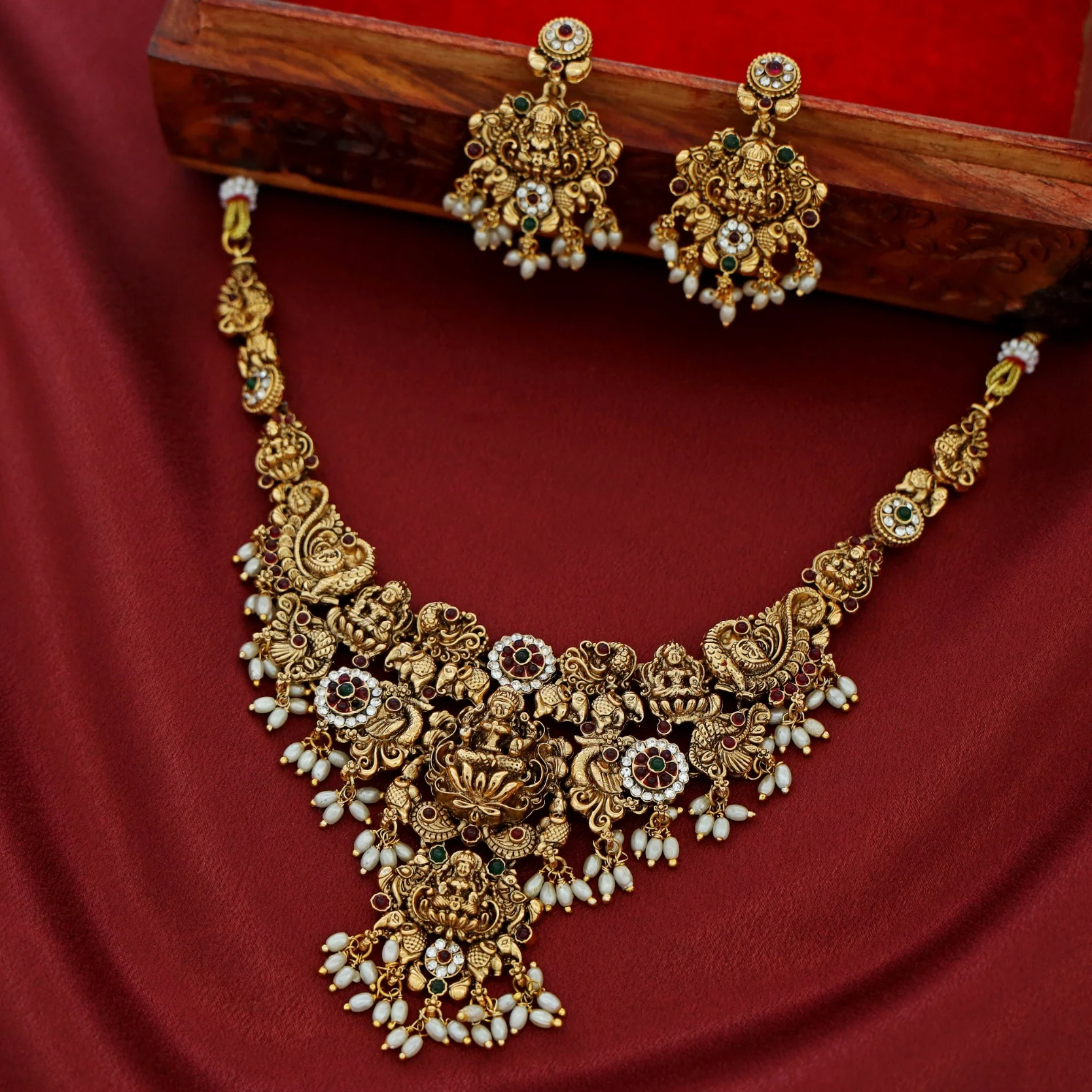 Akilandeswari Mayura Rice Pearl Neckpiece With Earring - Image 5