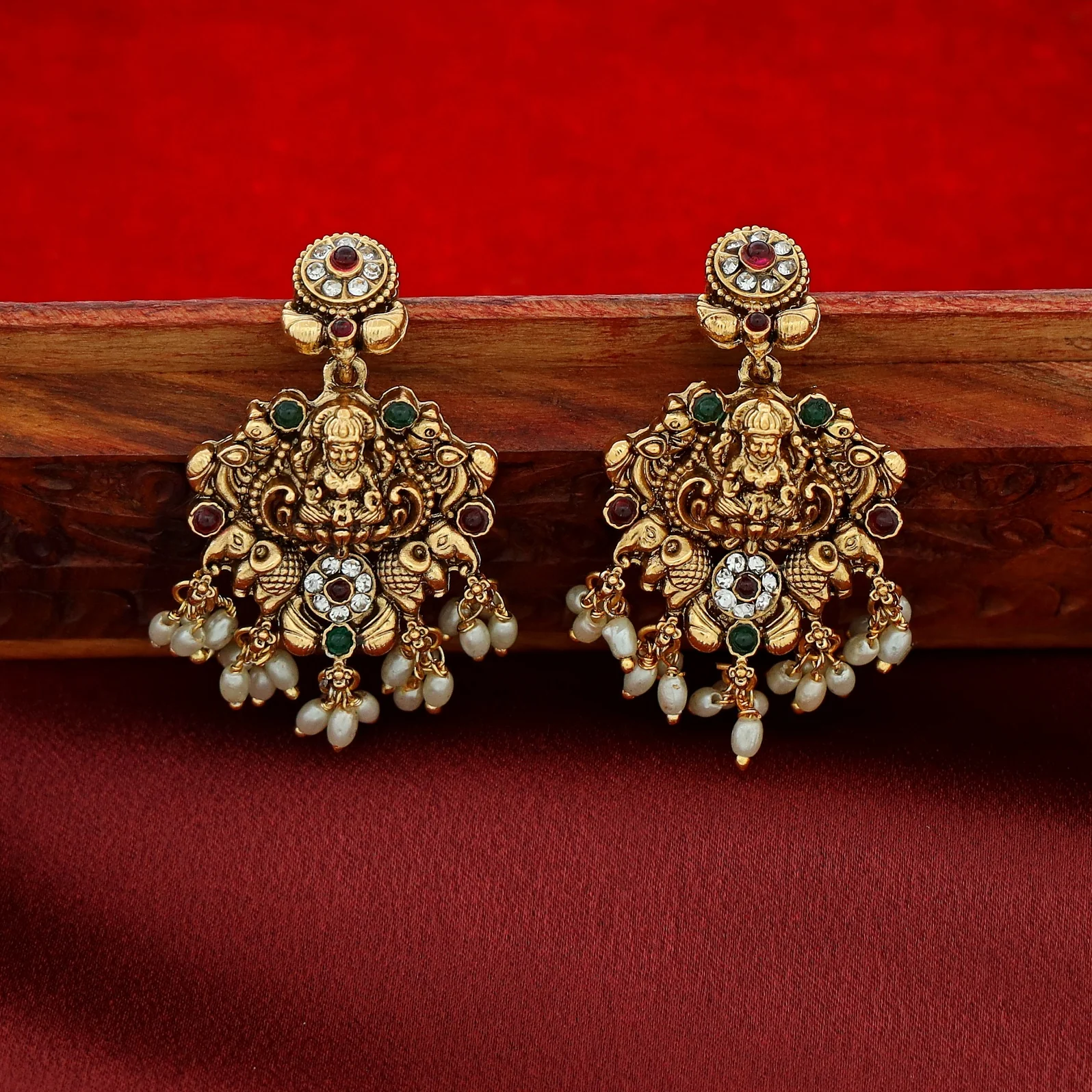 Akilandeswari Mayura Rice Pearl Neckpiece With Earring - Image 6