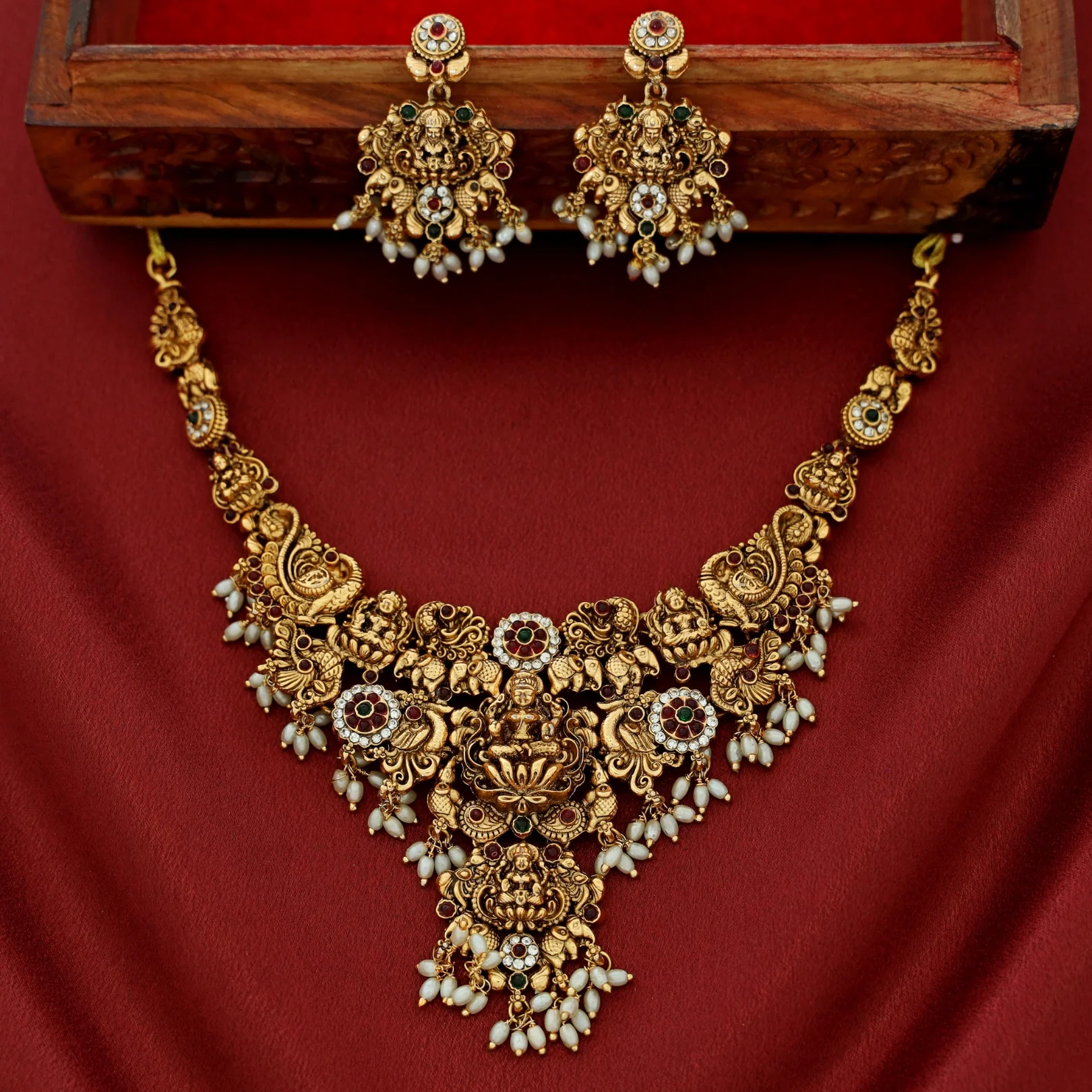 Akilandeswari Mayura Rice Pearl Neckpiece With Earring - Image 7