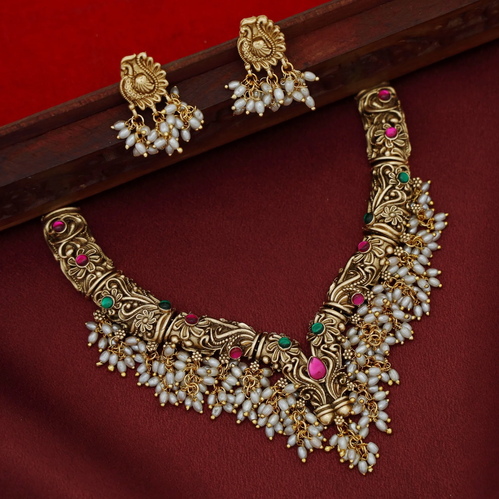 Akshara Stiff Cluster Rice Pearl Short Neckpiece With Earring - Image 3
