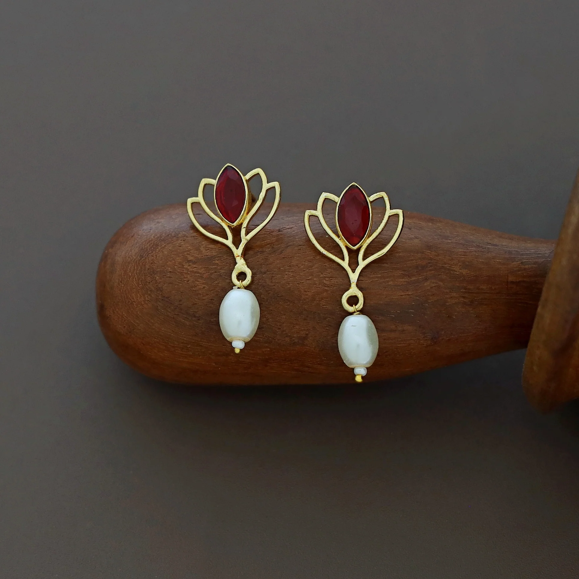 Golden Lotus Glossy + Raw Stone Pearl Earring - Image 10