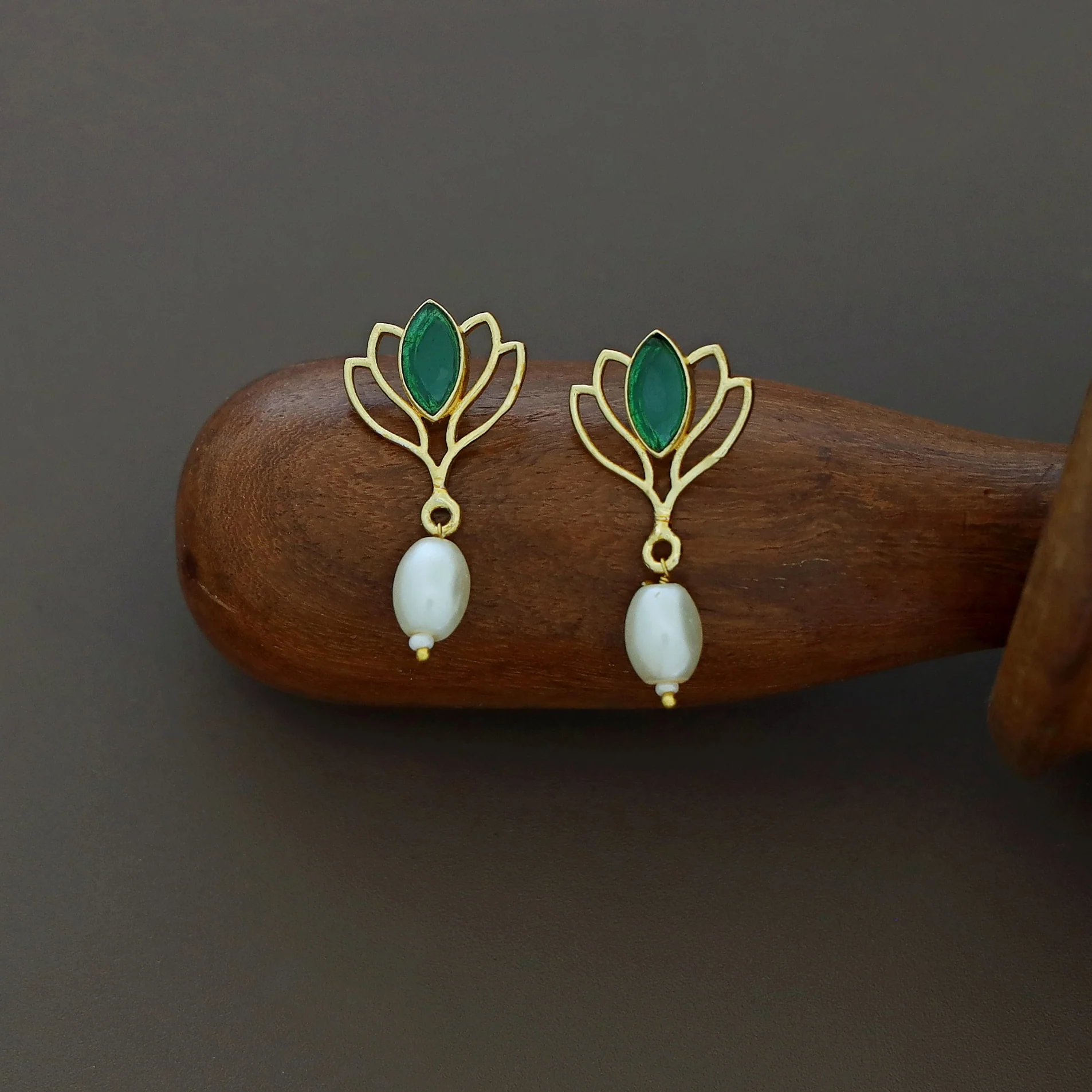 Golden Lotus Glossy + Raw Stone Pearl Earring - Image 3