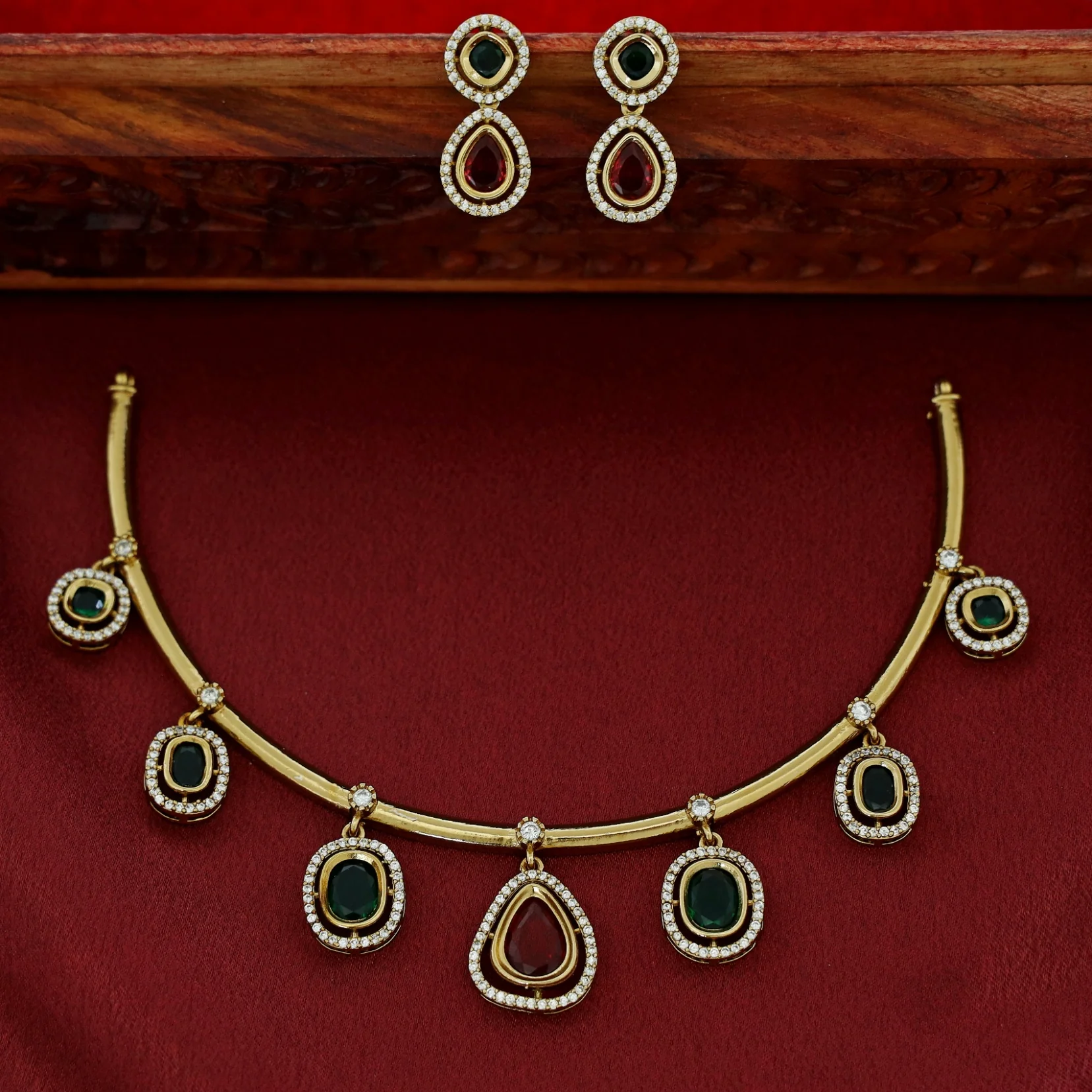 Alakananda Polki Kundan Stiff Short Neckpiece With Earring - Image 12