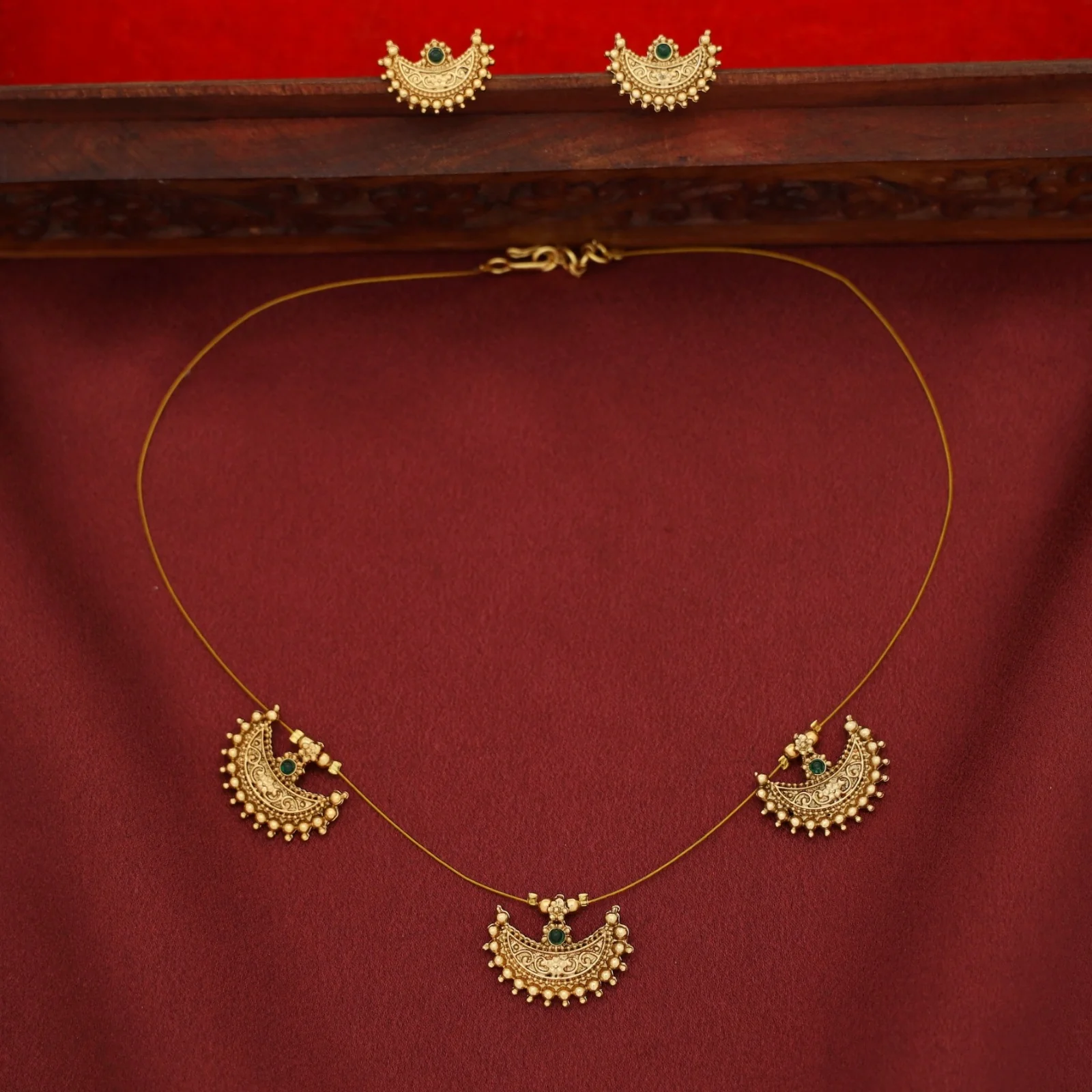 Alamkritha Tri Half Moon String Neckpiece - Image 5