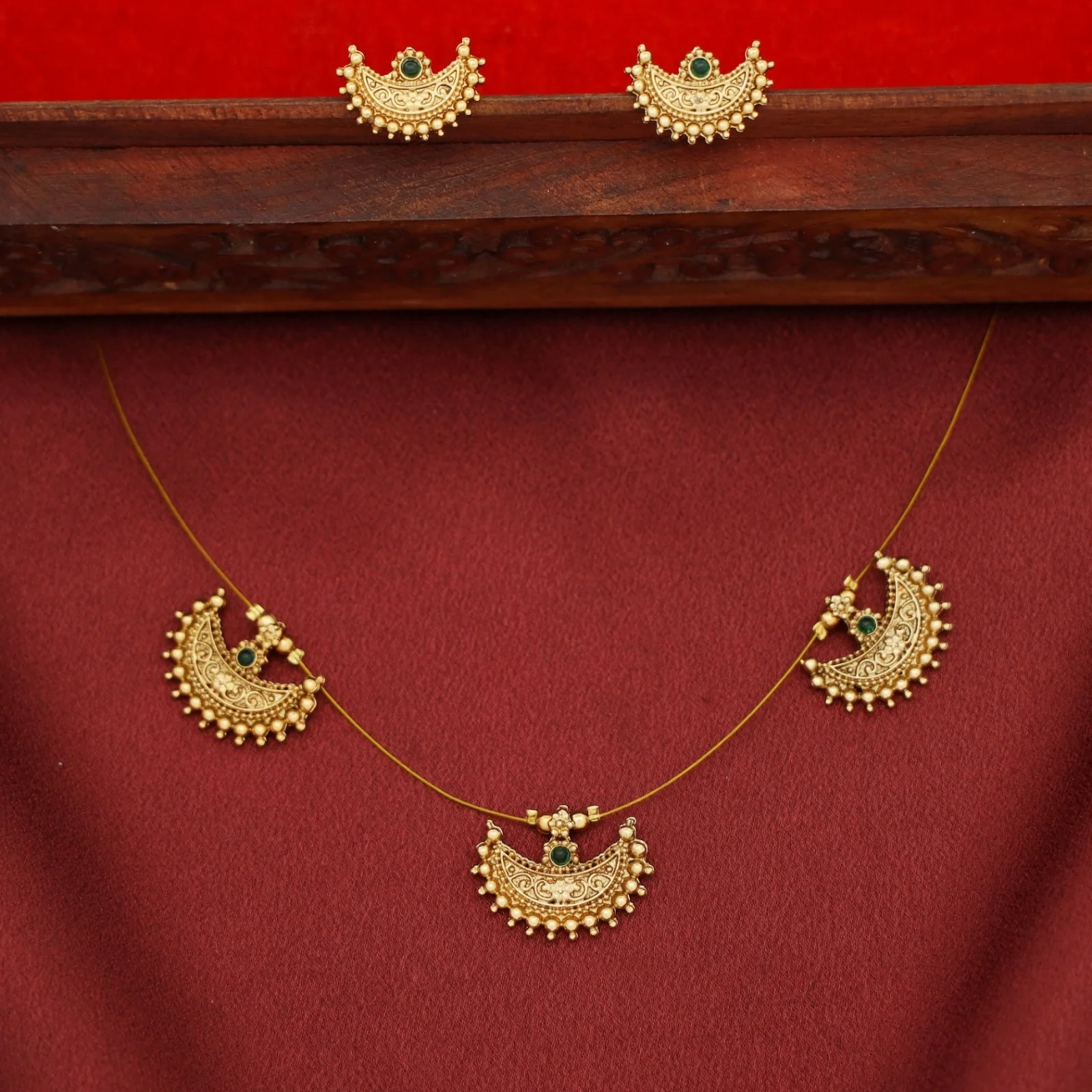 Alamkritha Tri Half Moon String Neckpiece - Image 7