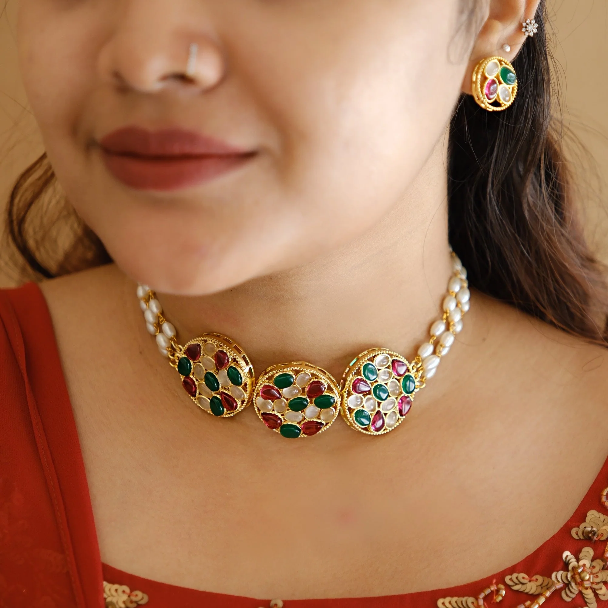Alandra Round Glossy Pearl Choker With Earring - Image 10