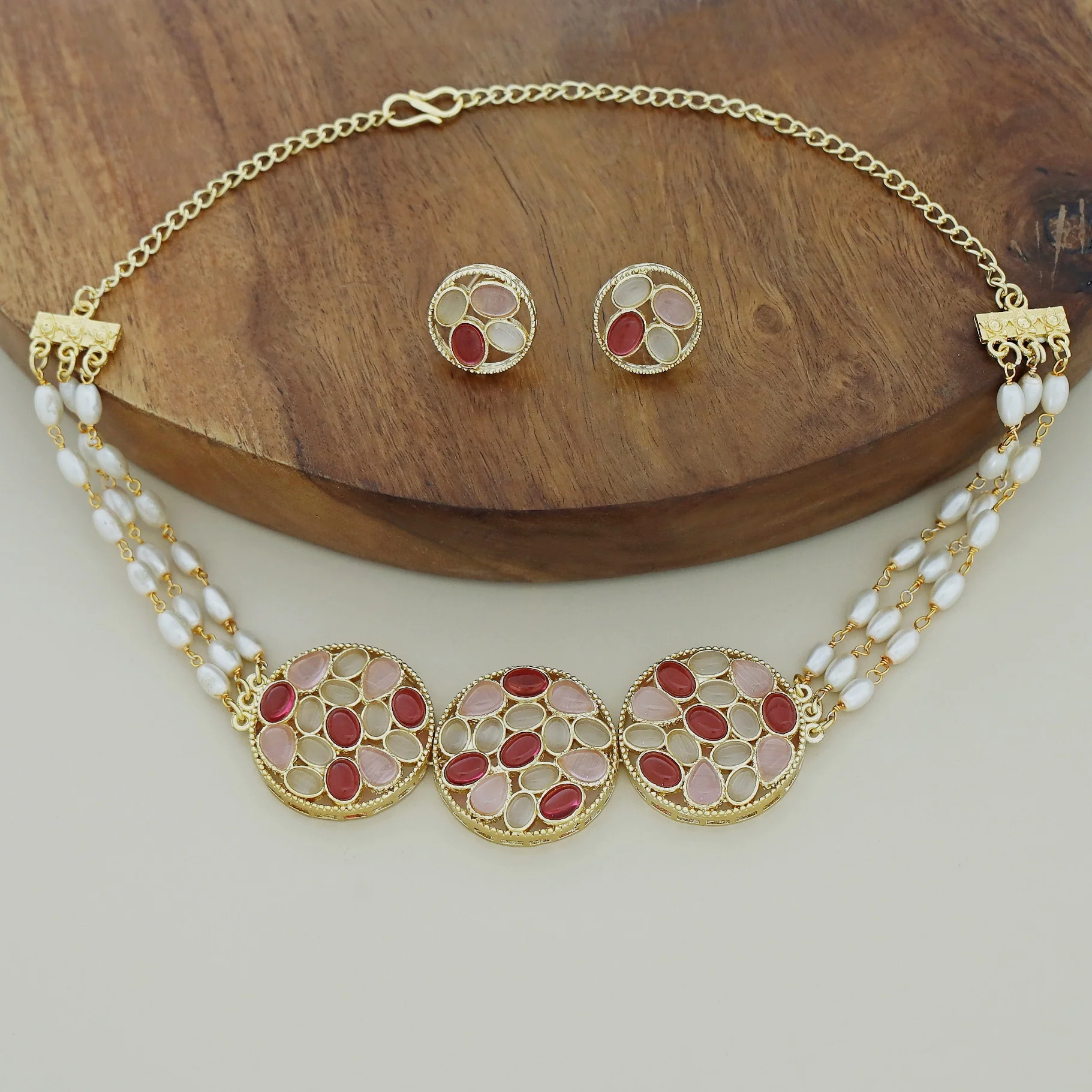 Alandra Round Glossy Pearl Choker With Earring - Image 5