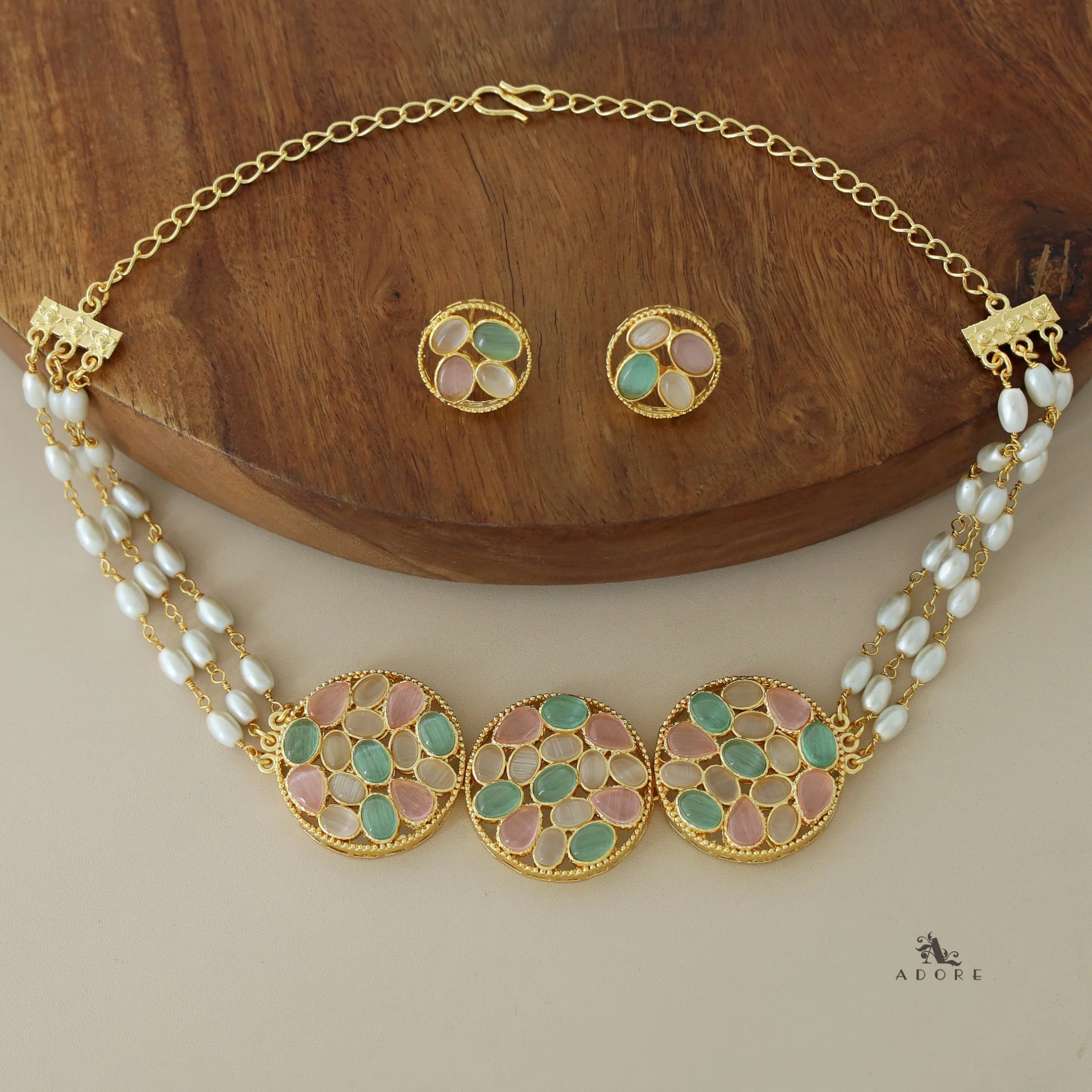 Alandra Round Glossy Pearl Choker With Earring - Image 8