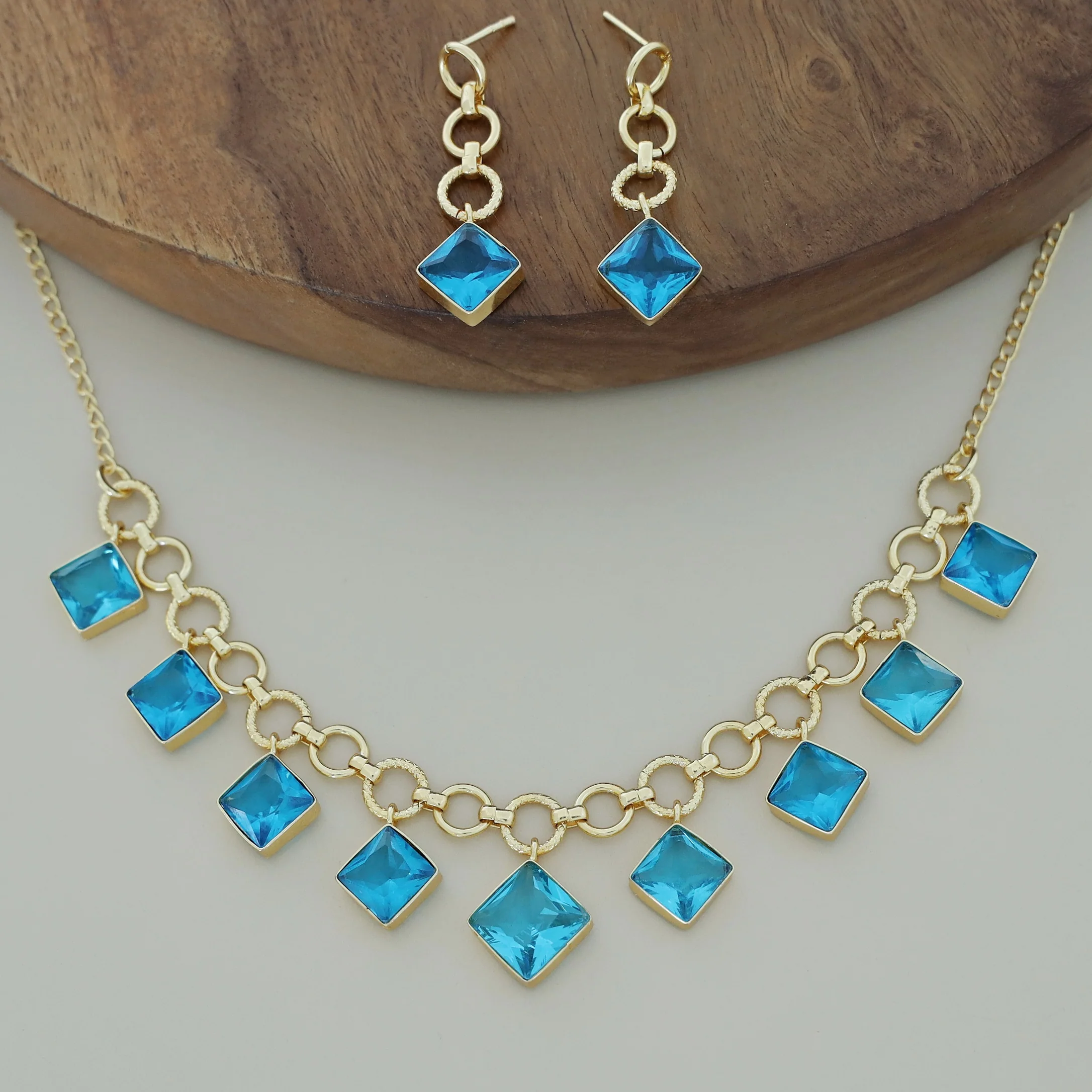 Alasca Golden Circle And Diamond Glossy Neckpiece With Earring - Image 6