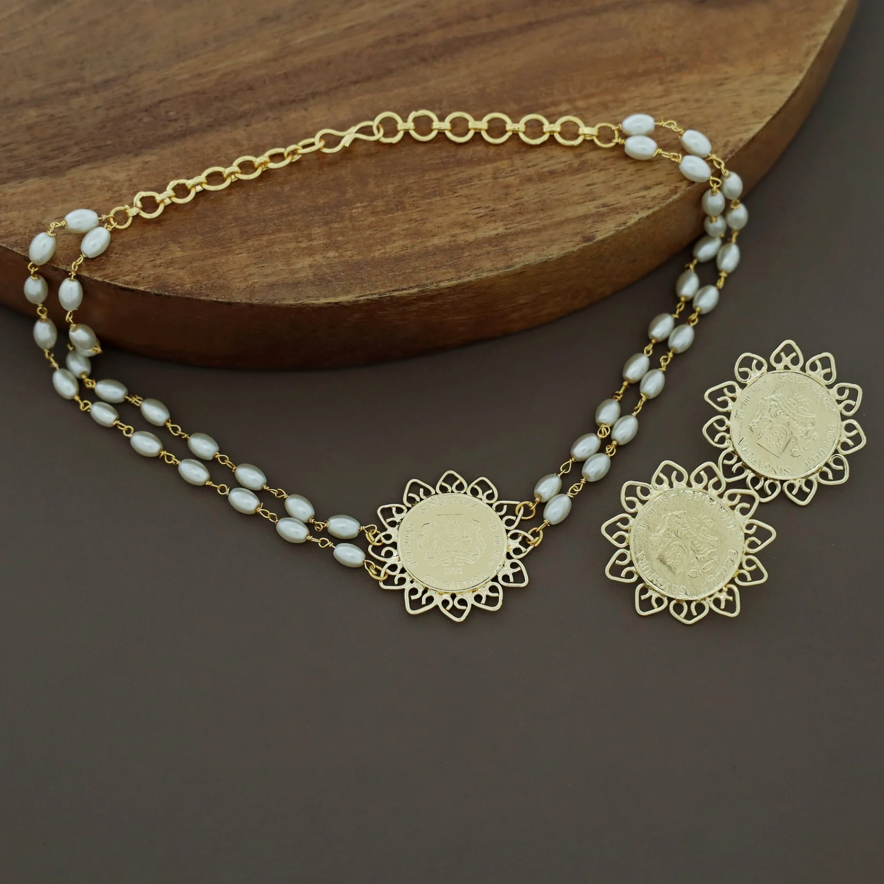Two Layer Pearl Flower Coin Choker With Earring - Image 4