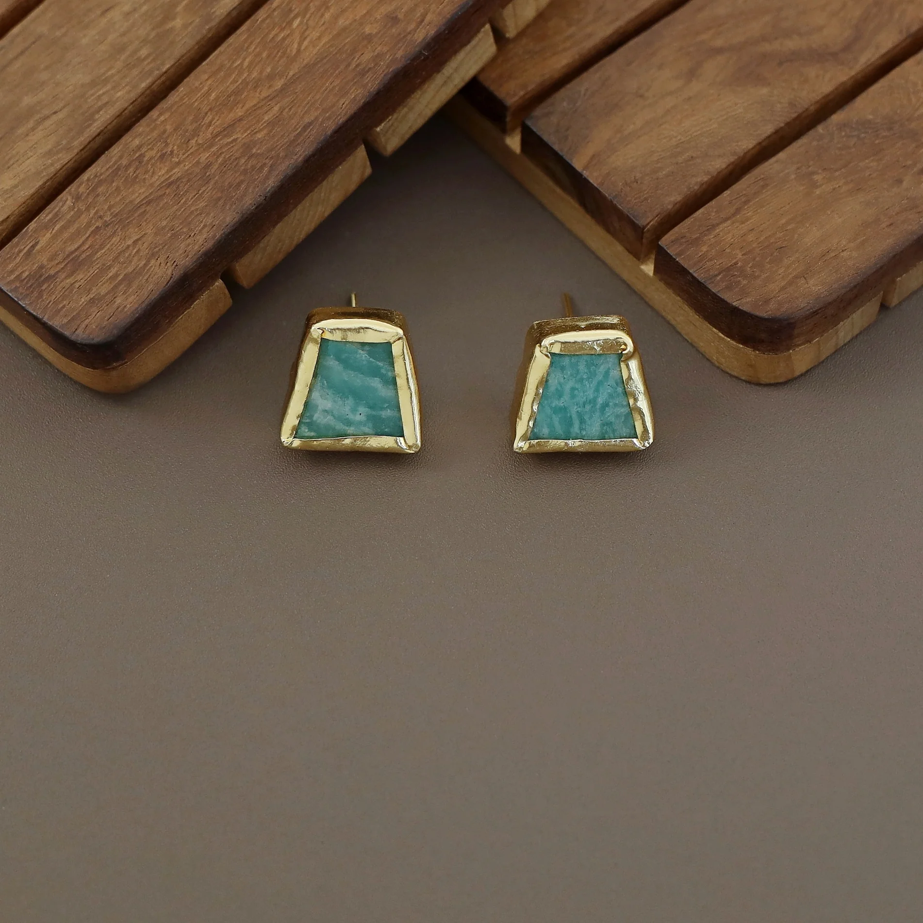 Alegria Raw Stone Pendant Neckpiece With Stud - Image 4