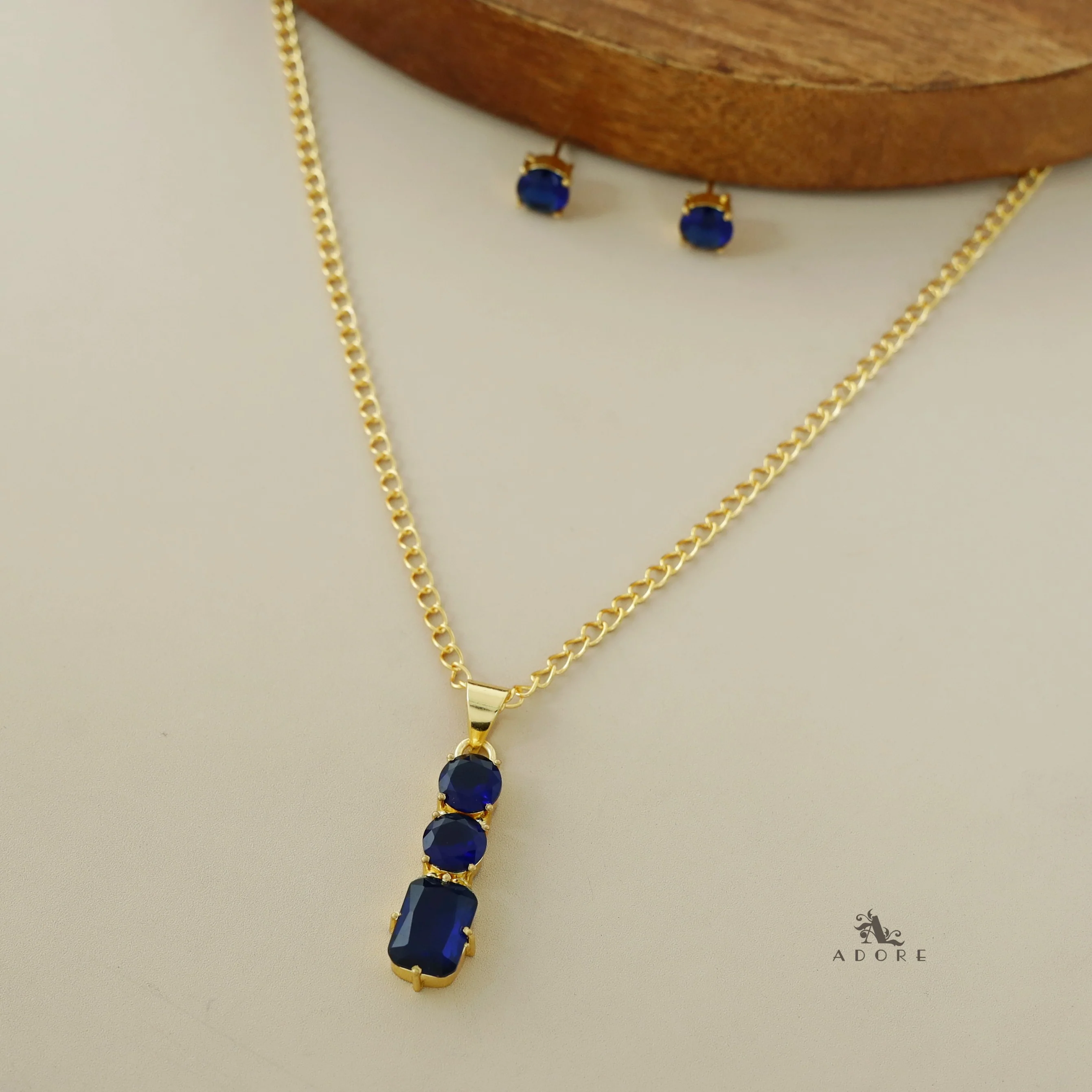 Alessia Glossy Round Claw Rectangle Short Neckpiece with Stud - Image 10