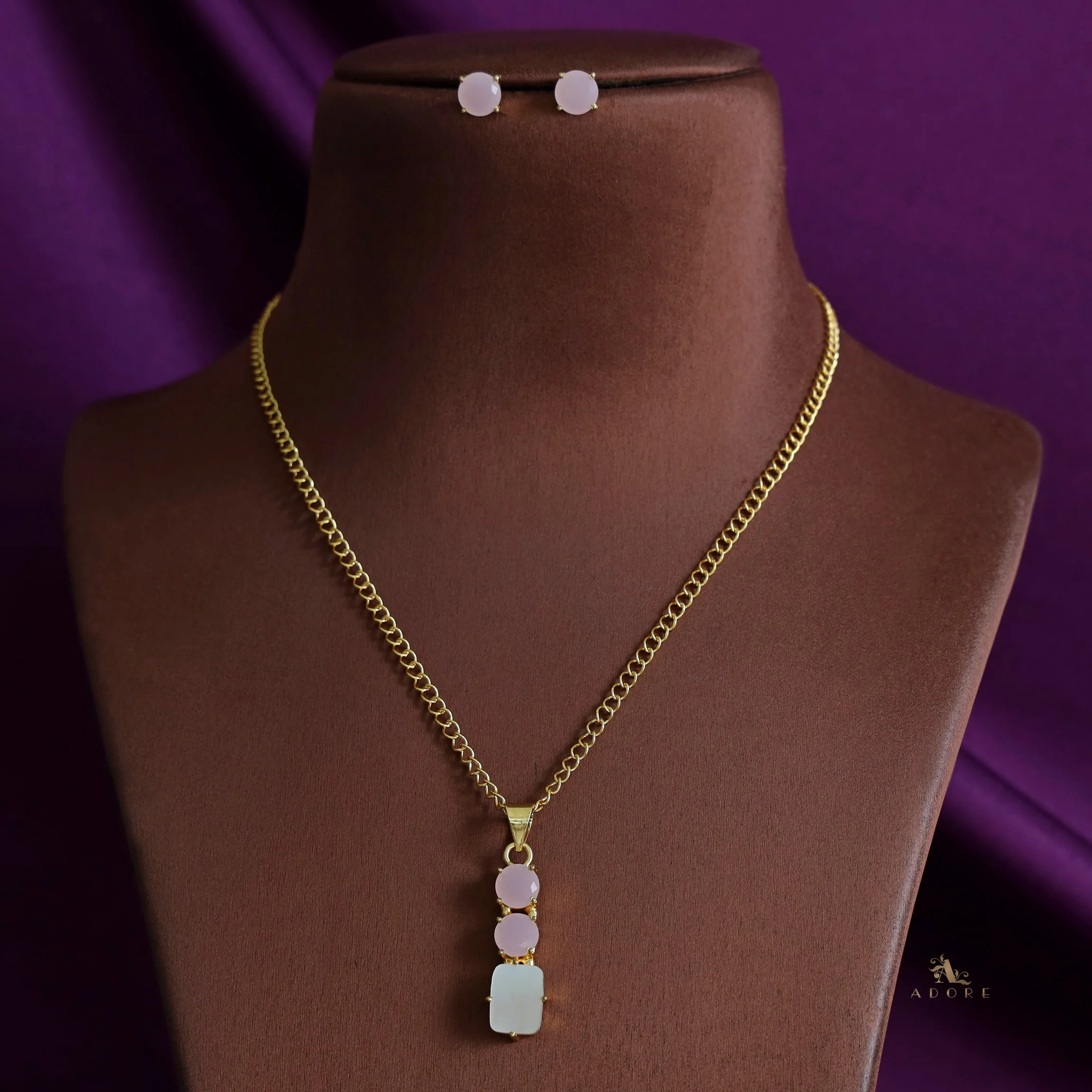 Alessia Glossy Round Claw Rectangle Short Neckpiece with Stud - Image 4